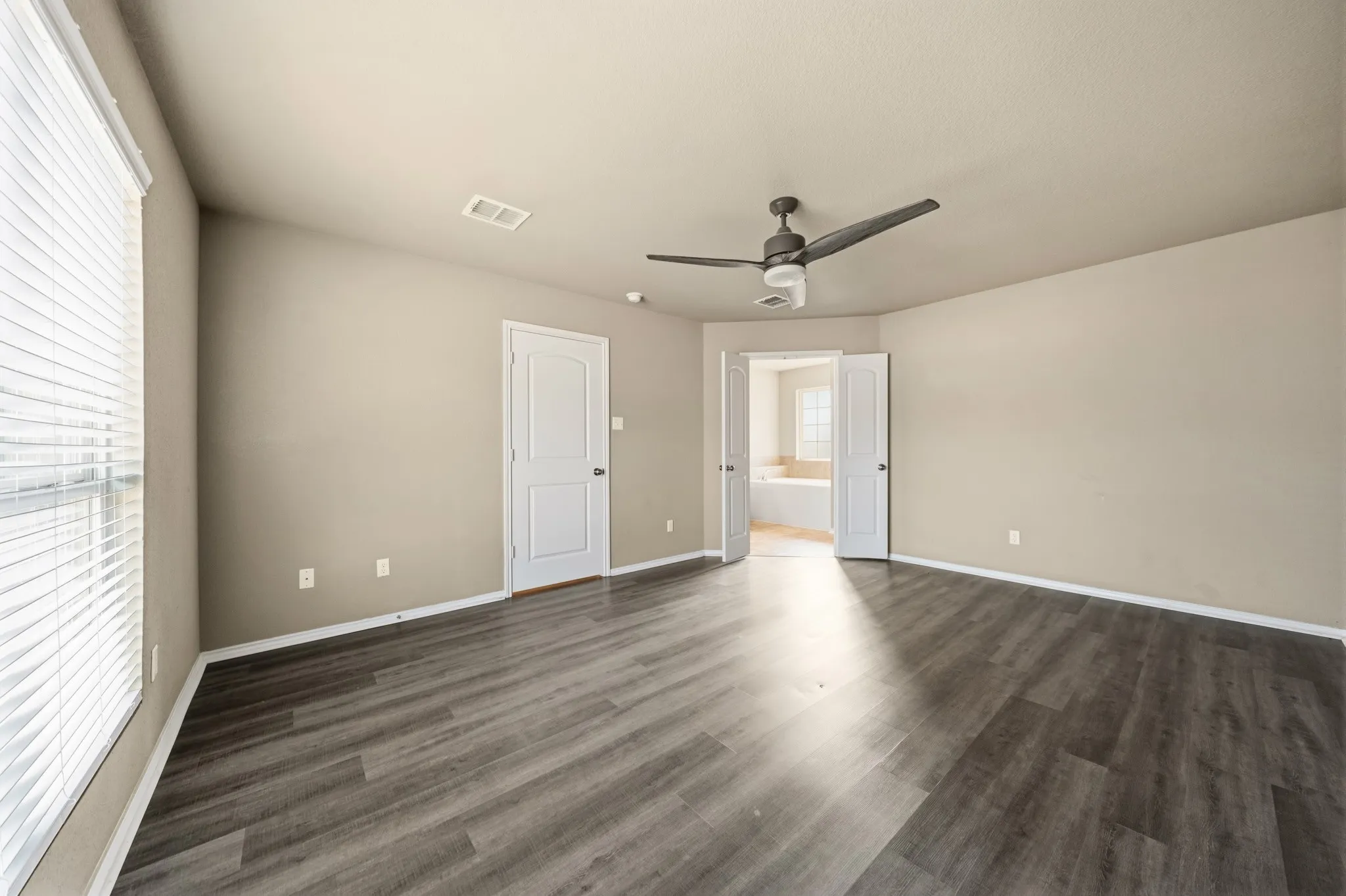 Single Family Residence For Sale in Mc Lennan County , 377 Milky Way Road, Bruceville Eddy, Texas 76630, 3 Bedroom, 2 Bathroom, 2 Garage spaces, 1,868 Sqft, built in 2015, mls#21369968, Real Estate Agent in Bruceville Eddy, Homes For Sale in Mc Lennan county, Homes For Sale in Bruceville Eddy, Realtor in Bruceville Eddy Texas, Real Estate Brokerage Independent Realty Texas, Luminita Cordes Realtor