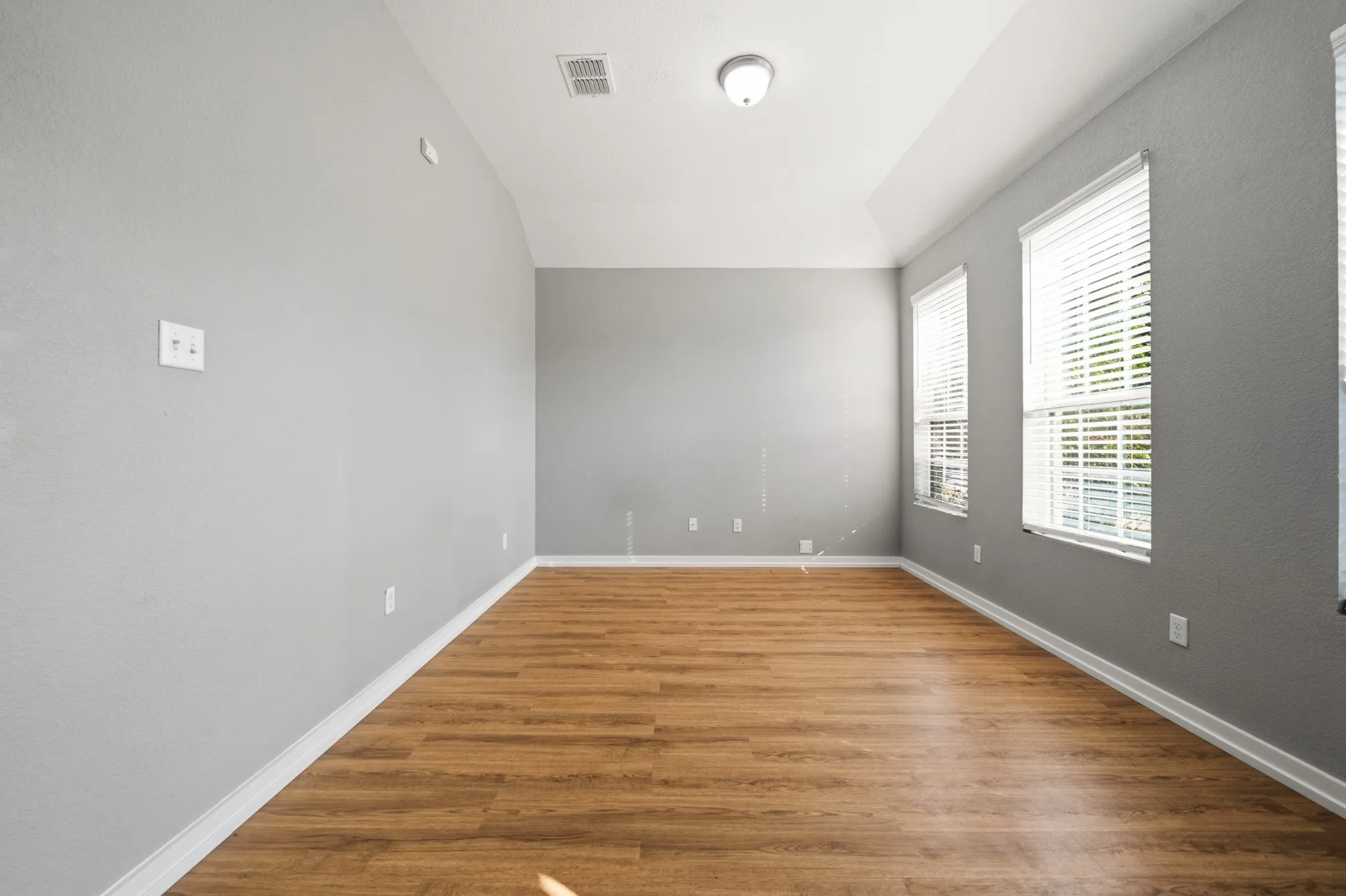 Single Family Residence For Sale in Mc Lennan County , 377 Milky Way Road, Bruceville Eddy, Texas 76630, 3 Bedroom, 2 Bathroom, 2 Garage spaces, 1,868 Sqft, built in 2015, mls#21369968, Real Estate Agent in Bruceville Eddy, Homes For Sale in Mc Lennan county, Homes For Sale in Bruceville Eddy, Realtor in Bruceville Eddy Texas, Real Estate Brokerage Independent Realty Texas, Luminita Cordes Realtor