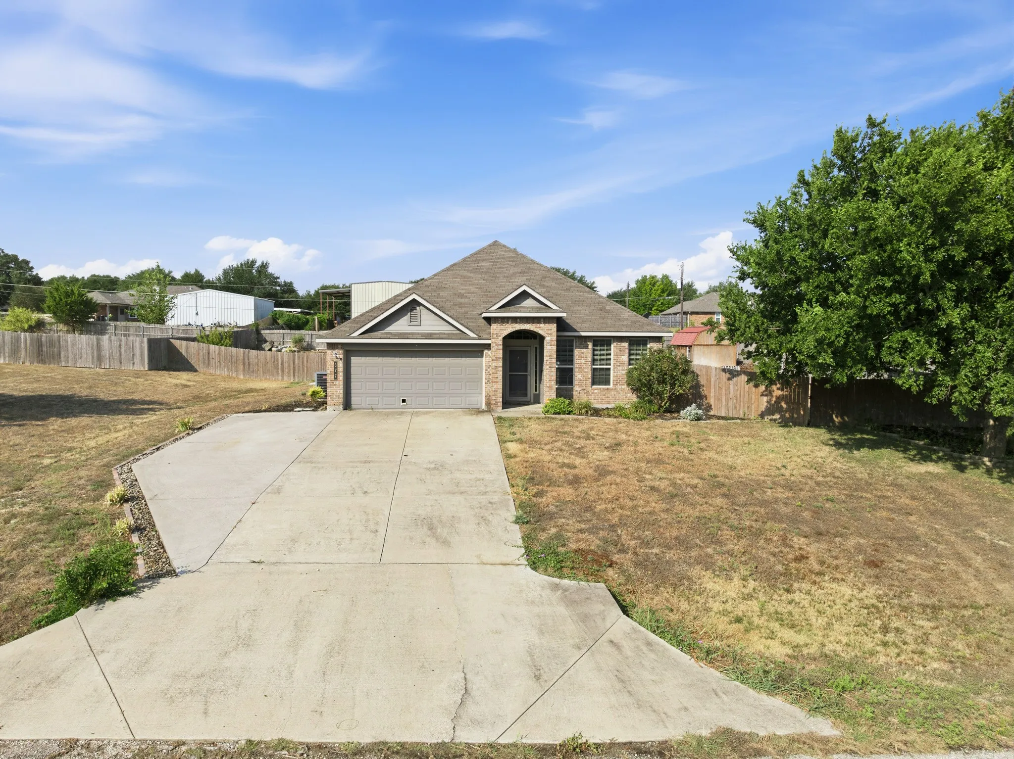 Single Family Residence For Sale in Mc Lennan County , 377 Milky Way Road, Bruceville Eddy, Texas 76630, 3 Bedroom, 2 Bathroom, 2 Garage spaces, 1,868 Sqft, built in 2015, mls#21369968, Real Estate Agent in Bruceville Eddy, Homes For Sale in Mc Lennan county, Homes For Sale in Bruceville Eddy, Realtor in Bruceville Eddy Texas, Real Estate Brokerage Independent Realty Texas, Luminita Cordes Realtor