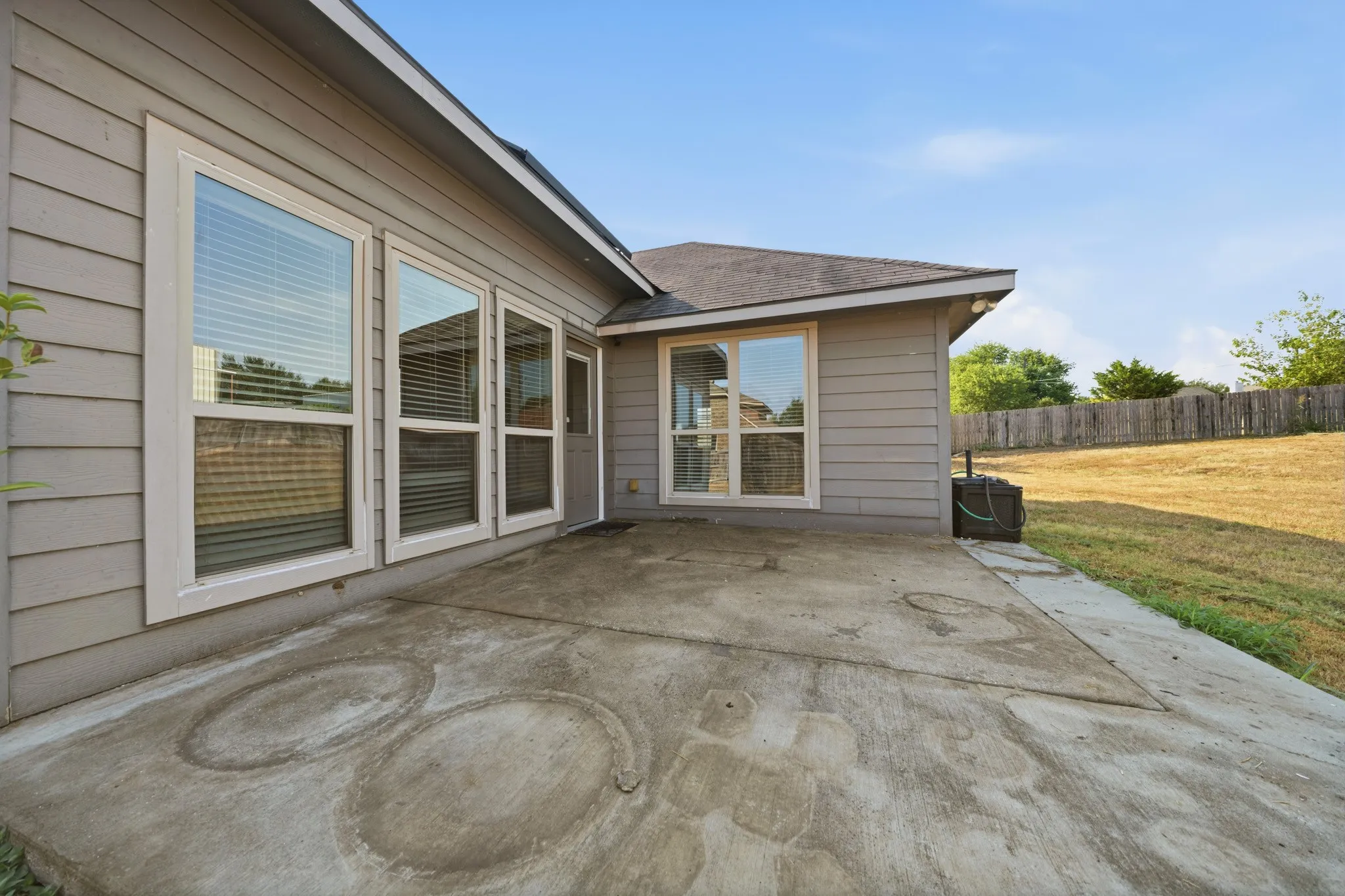 Single Family Residence For Sale in Mc Lennan County , 377 Milky Way Road, Bruceville Eddy, Texas 76630, 3 Bedroom, 2 Bathroom, 2 Garage spaces, 1,868 Sqft, built in 2015, mls#21369968, Real Estate Agent in Bruceville Eddy, Homes For Sale in Mc Lennan county, Homes For Sale in Bruceville Eddy, Realtor in Bruceville Eddy Texas, Real Estate Brokerage Independent Realty Texas, Luminita Cordes Realtor