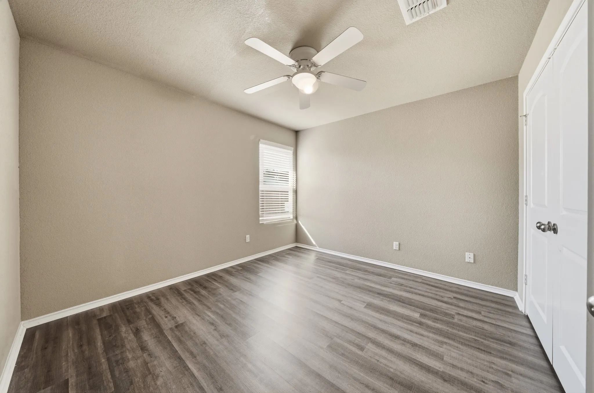 Single Family Residence For Sale in Mc Lennan County , 377 Milky Way Road, Bruceville Eddy, Texas 76630, 3 Bedroom, 2 Bathroom, 2 Garage spaces, 1,868 Sqft, built in 2015, mls#21369968, Real Estate Agent in Bruceville Eddy, Homes For Sale in Mc Lennan county, Homes For Sale in Bruceville Eddy, Realtor in Bruceville Eddy Texas, Real Estate Brokerage Independent Realty Texas, Luminita Cordes Realtor