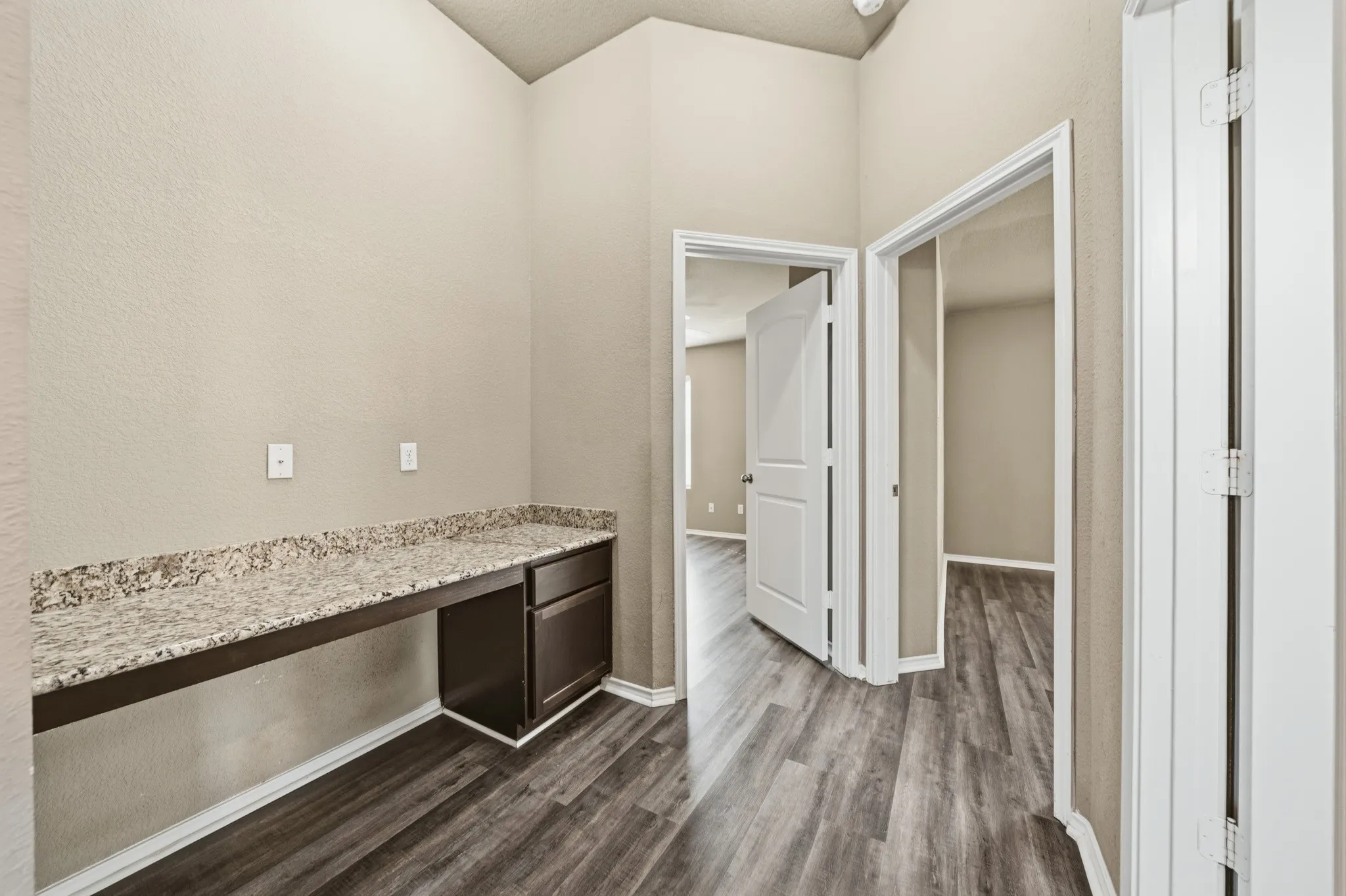 Single Family Residence For Sale in Mc Lennan County , 377 Milky Way Road, Bruceville Eddy, Texas 76630, 3 Bedroom, 2 Bathroom, 2 Garage spaces, 1,868 Sqft, built in 2015, mls#21369968, Real Estate Agent in Bruceville Eddy, Homes For Sale in Mc Lennan county, Homes For Sale in Bruceville Eddy, Realtor in Bruceville Eddy Texas, Real Estate Brokerage Independent Realty Texas, Luminita Cordes Realtor