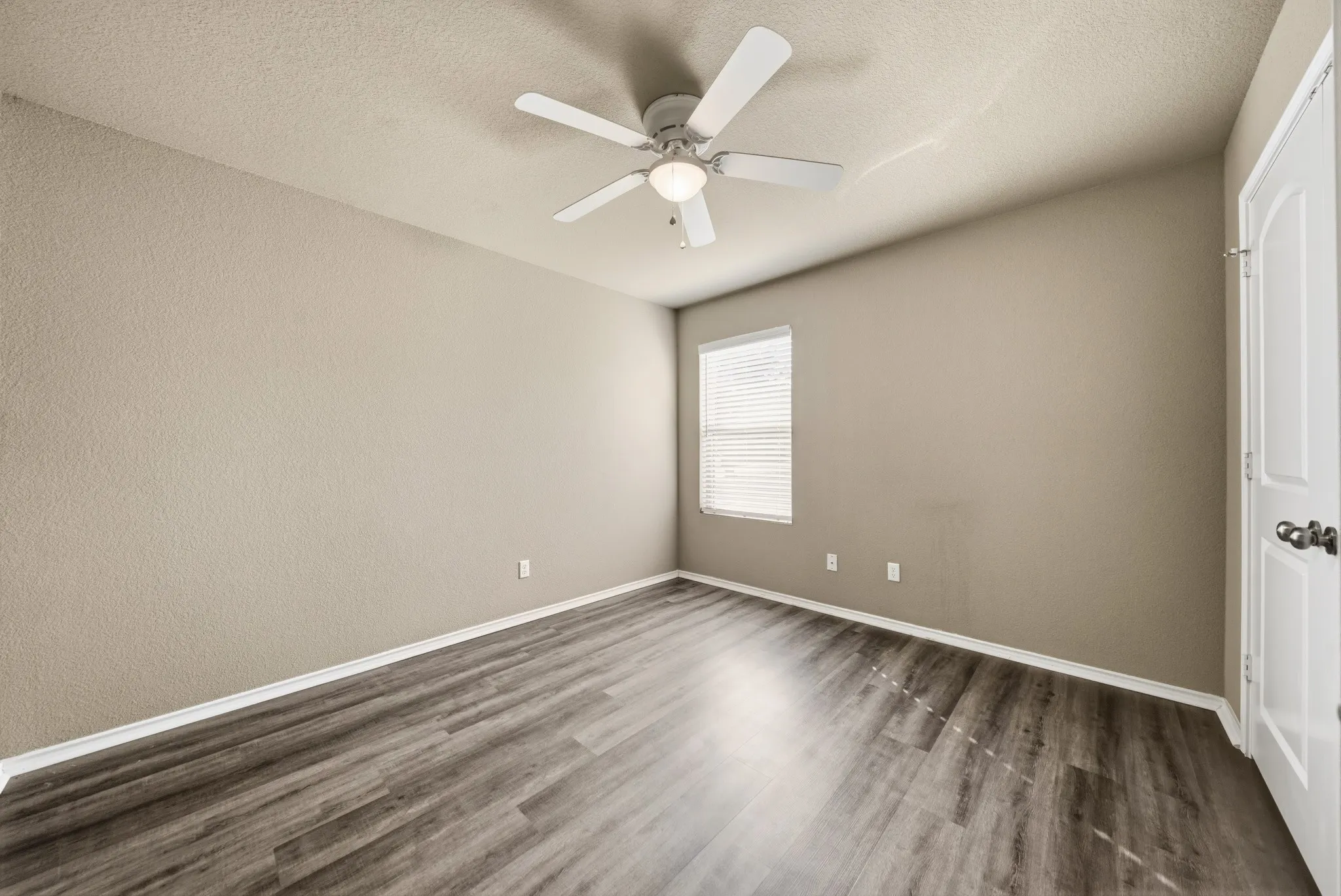 Single Family Residence For Sale in Mc Lennan County , 377 Milky Way Road, Bruceville Eddy, Texas 76630, 3 Bedroom, 2 Bathroom, 2 Garage spaces, 1,868 Sqft, built in 2015, mls#21369968, Real Estate Agent in Bruceville Eddy, Homes For Sale in Mc Lennan county, Homes For Sale in Bruceville Eddy, Realtor in Bruceville Eddy Texas, Real Estate Brokerage Independent Realty Texas, Luminita Cordes Realtor