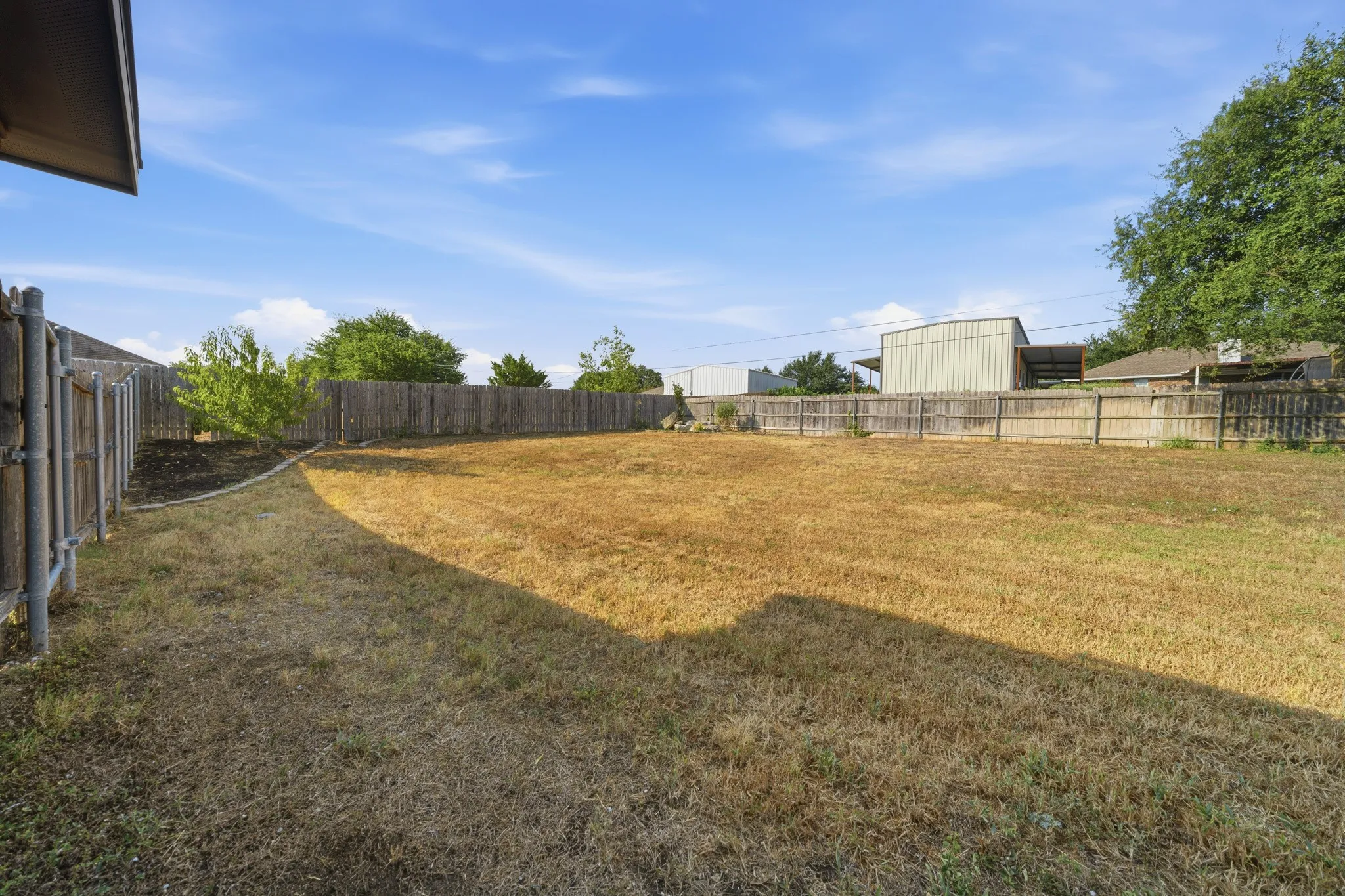 Single Family Residence For Sale in Mc Lennan County , 377 Milky Way Road, Bruceville Eddy, Texas 76630, 3 Bedroom, 2 Bathroom, 2 Garage spaces, 1,868 Sqft, built in 2015, mls#21369968, Real Estate Agent in Bruceville Eddy, Homes For Sale in Mc Lennan county, Homes For Sale in Bruceville Eddy, Realtor in Bruceville Eddy Texas, Real Estate Brokerage Independent Realty Texas, Luminita Cordes Realtor