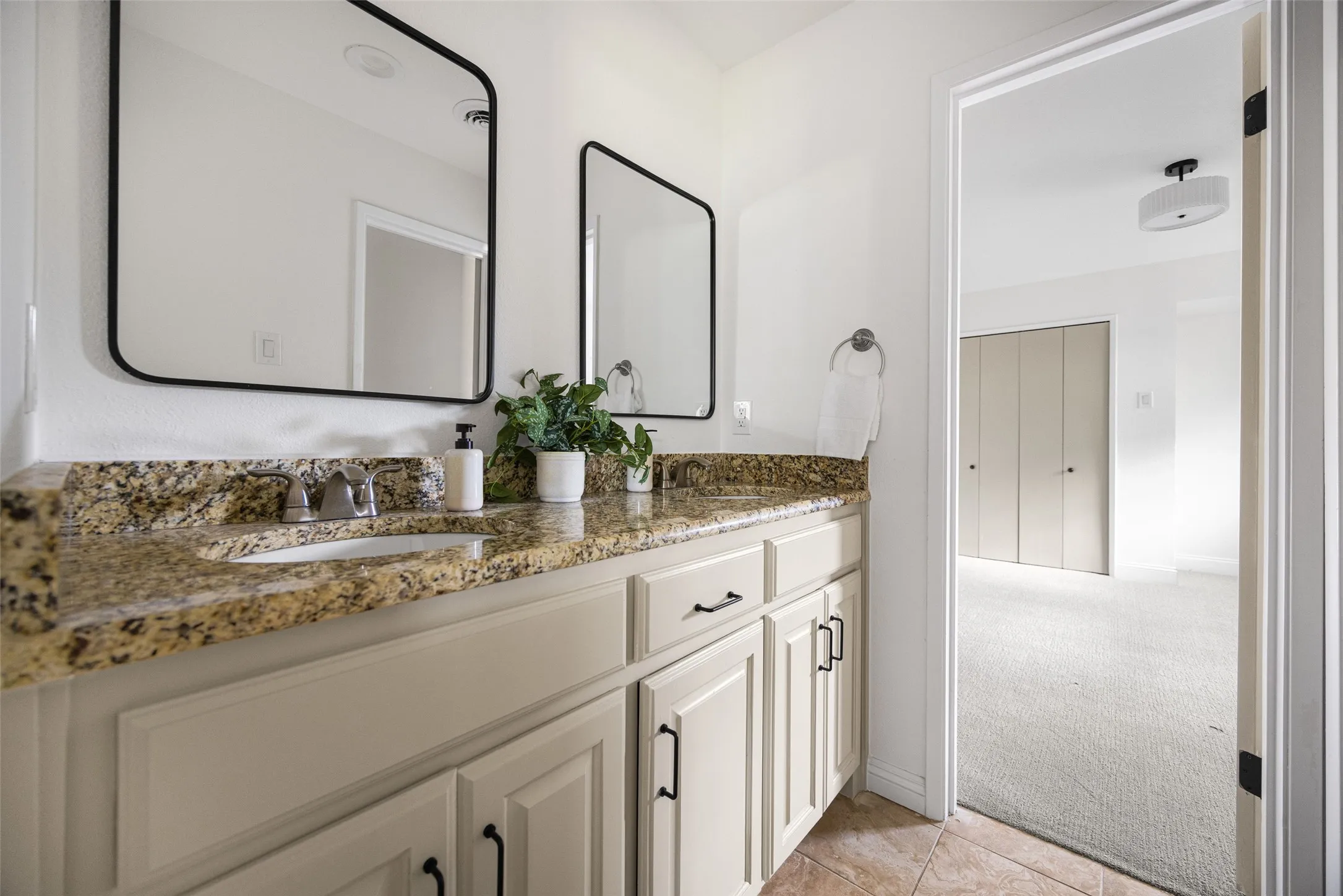 Single Family Residence For Sale in Dallas County , 3856 Antigua Drive, Dallas, Texas 75244, 4 Bedroom, 3 Bathroom, 2 Garage spaces, 2,237 Sqft, built in 1968, mls#21374047, Real Estate Agent in Dallas, Homes For Sale in Dallas county, Homes For Sale in Dallas, Realtor in Dallas Texas, Real Estate Brokerage Independent Realty Texas, Luminita Cordes Realtor