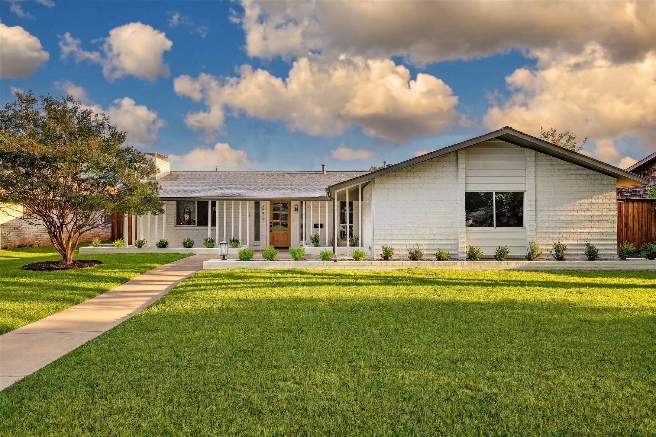 Single Family Residence For Sale in Dallas County , 3856 Antigua Drive, Dallas, Texas 75244, 4 Bedroom, 3 Bathroom, 2 Garage spaces, 2,237 Sqft, built in 1968, mls#21374047, Real Estate Agent in Dallas, Homes For Sale in Dallas county, Homes For Sale in Dallas, Realtor in Dallas Texas, Real Estate Brokerage Independent Realty Texas, Luminita Cordes Realtor