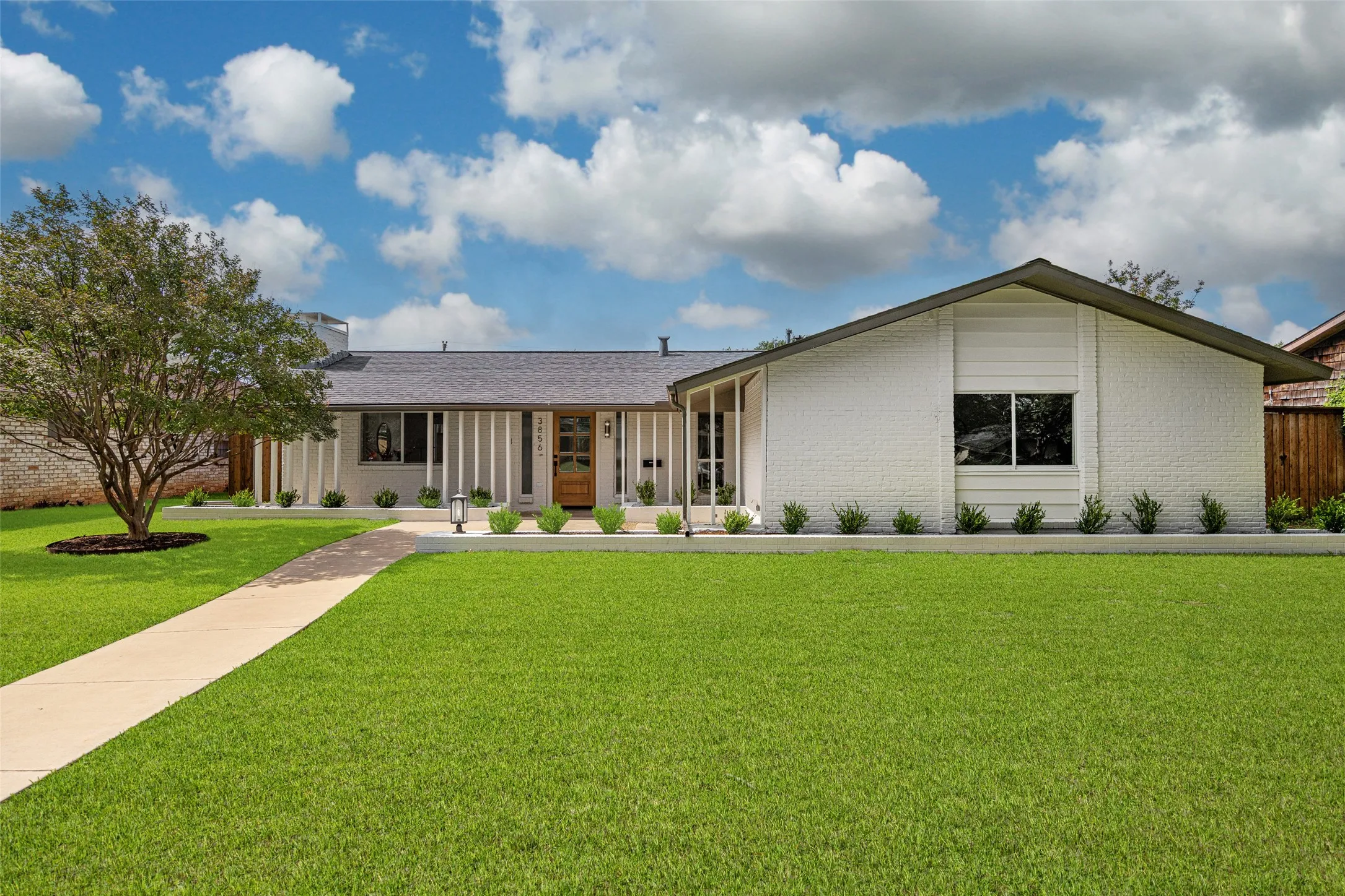 Single Family Residence For Sale in Dallas County , 3856 Antigua Drive, Dallas, Texas 75244, 4 Bedroom, 3 Bathroom, 2 Garage spaces, 2,237 Sqft, built in 1968, mls#21374047, Real Estate Agent in Dallas, Homes For Sale in Dallas county, Homes For Sale in Dallas, Realtor in Dallas Texas, Real Estate Brokerage Independent Realty Texas, Luminita Cordes Realtor