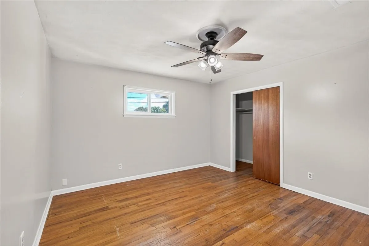 Single Family Residence For Sale in Henderson County , 621 FM 3441, Malakoff, Texas 75148, 4 Bedroom, 3 Bathroom, Garage spaces, 1,792 Sqft, built in 1963, mls#21374059, Real Estate Agent in Malakoff, Homes For Sale in Henderson county, Homes For Sale in Malakoff, Realtor in Malakoff Texas, Real Estate Brokerage Independent Realty Texas, Luminita Cordes Realtor