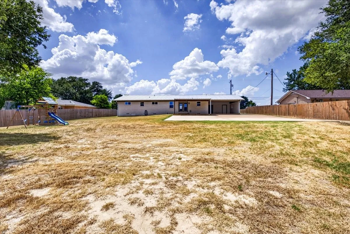 Single Family Residence For Sale in Henderson County , 621 FM 3441, Malakoff, Texas 75148, 4 Bedroom, 3 Bathroom, Garage spaces, 1,792 Sqft, built in 1963, mls#21374059, Real Estate Agent in Malakoff, Homes For Sale in Henderson county, Homes For Sale in Malakoff, Realtor in Malakoff Texas, Real Estate Brokerage Independent Realty Texas, Luminita Cordes Realtor