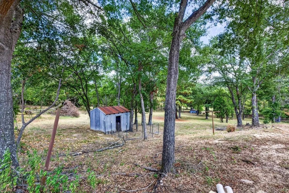 Single Family Residence For Sale in Henderson County , 621 FM 3441, Malakoff, Texas 75148, 4 Bedroom, 3 Bathroom, Garage spaces, 1,792 Sqft, built in 1963, mls#21374059, Real Estate Agent in Malakoff, Homes For Sale in Henderson county, Homes For Sale in Malakoff, Realtor in Malakoff Texas, Real Estate Brokerage Independent Realty Texas, Luminita Cordes Realtor