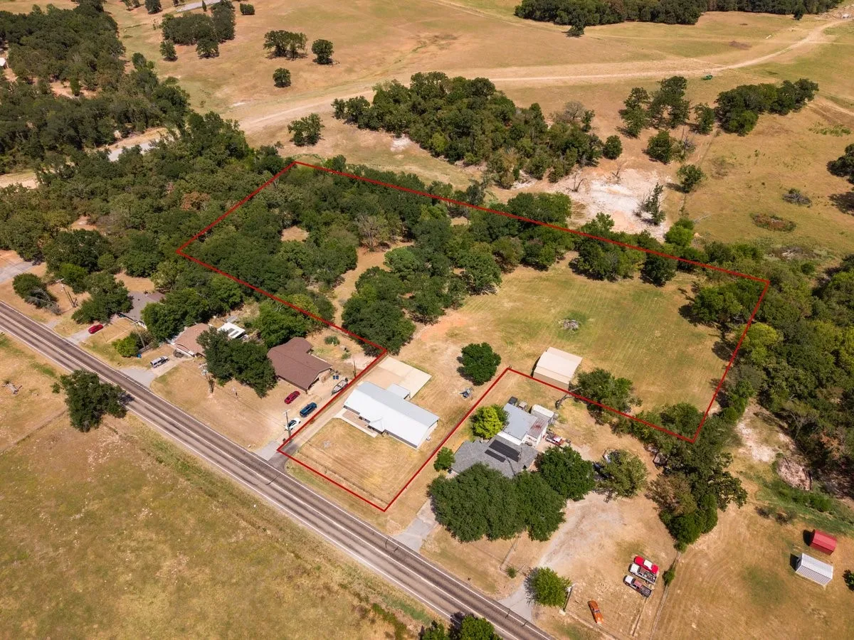 Single Family Residence For Sale in Henderson County , 621 FM 3441, Malakoff, Texas 75148, 4 Bedroom, 3 Bathroom, Garage spaces, 1,792 Sqft, built in 1963, mls#21374059, Real Estate Agent in Malakoff, Homes For Sale in Henderson county, Homes For Sale in Malakoff, Realtor in Malakoff Texas, Real Estate Brokerage Independent Realty Texas, Luminita Cordes Realtor