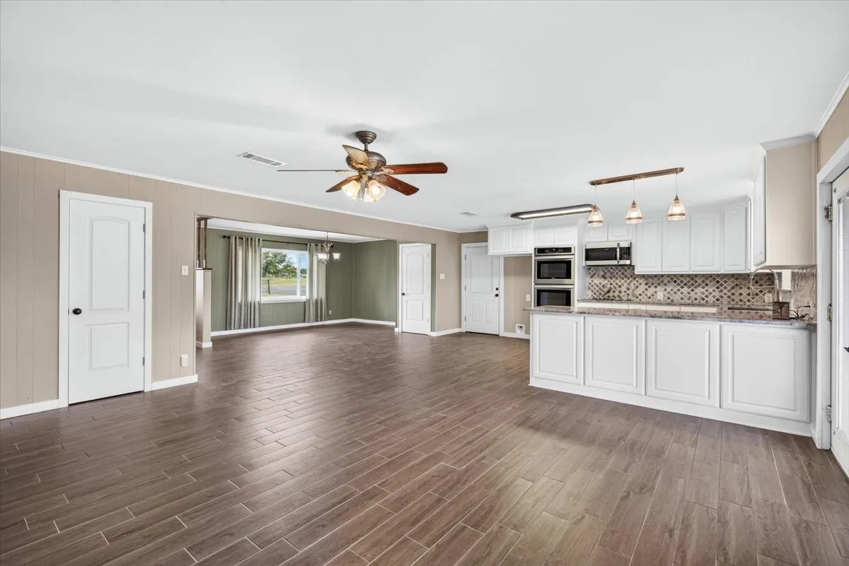 Single Family Residence For Sale in Henderson County , 621 FM 3441, Malakoff, Texas 75148, 4 Bedroom, 3 Bathroom, Garage spaces, 1,792 Sqft, built in 1963, mls#21374059, Real Estate Agent in Malakoff, Homes For Sale in Henderson county, Homes For Sale in Malakoff, Realtor in Malakoff Texas, Real Estate Brokerage Independent Realty Texas, Luminita Cordes Realtor