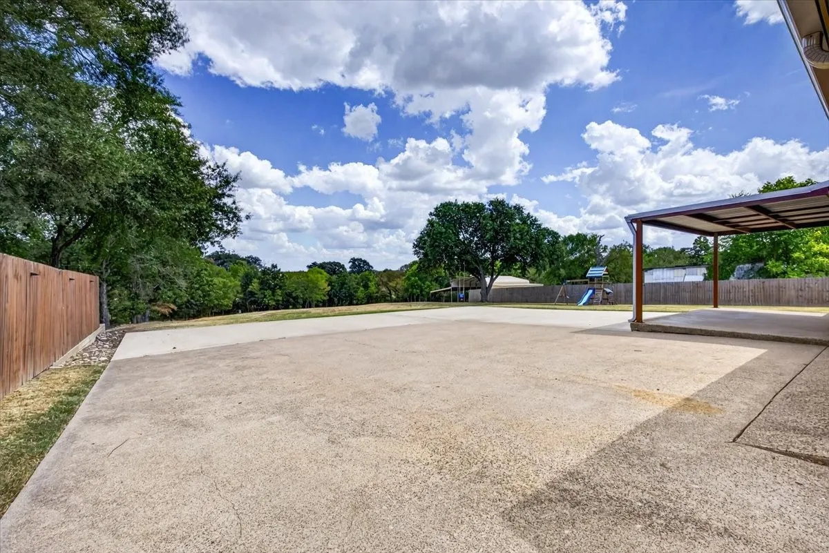 Single Family Residence For Sale in Henderson County , 621 FM 3441, Malakoff, Texas 75148, 4 Bedroom, 3 Bathroom, Garage spaces, 1,792 Sqft, built in 1963, mls#21374059, Real Estate Agent in Malakoff, Homes For Sale in Henderson county, Homes For Sale in Malakoff, Realtor in Malakoff Texas, Real Estate Brokerage Independent Realty Texas, Luminita Cordes Realtor