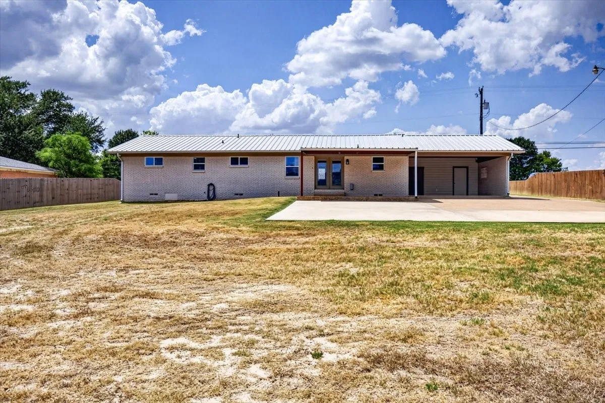 Single Family Residence For Sale in Henderson County , 621 FM 3441, Malakoff, Texas 75148, 4 Bedroom, 3 Bathroom, Garage spaces, 1,792 Sqft, built in 1963, mls#21374059, Real Estate Agent in Malakoff, Homes For Sale in Henderson county, Homes For Sale in Malakoff, Realtor in Malakoff Texas, Real Estate Brokerage Independent Realty Texas, Luminita Cordes Realtor