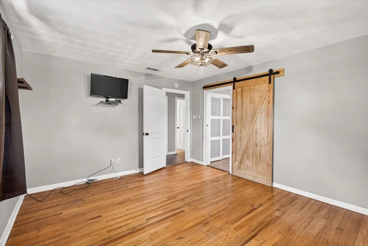 Single Family Residence For Sale in Henderson County , 621 FM 3441, Malakoff, Texas 75148, 4 Bedroom, 3 Bathroom, Garage spaces, 1,792 Sqft, built in 1963, mls#21374059, Real Estate Agent in Malakoff, Homes For Sale in Henderson county, Homes For Sale in Malakoff, Realtor in Malakoff Texas, Real Estate Brokerage Independent Realty Texas, Luminita Cordes Realtor