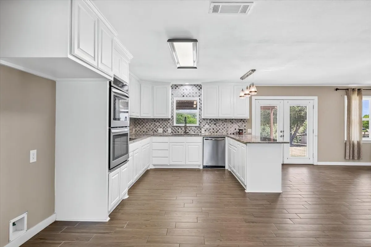 Single Family Residence For Sale in Henderson County , 621 FM 3441, Malakoff, Texas 75148, 4 Bedroom, 3 Bathroom, Garage spaces, 1,792 Sqft, built in 1963, mls#21374059, Real Estate Agent in Malakoff, Homes For Sale in Henderson county, Homes For Sale in Malakoff, Realtor in Malakoff Texas, Real Estate Brokerage Independent Realty Texas, Luminita Cordes Realtor