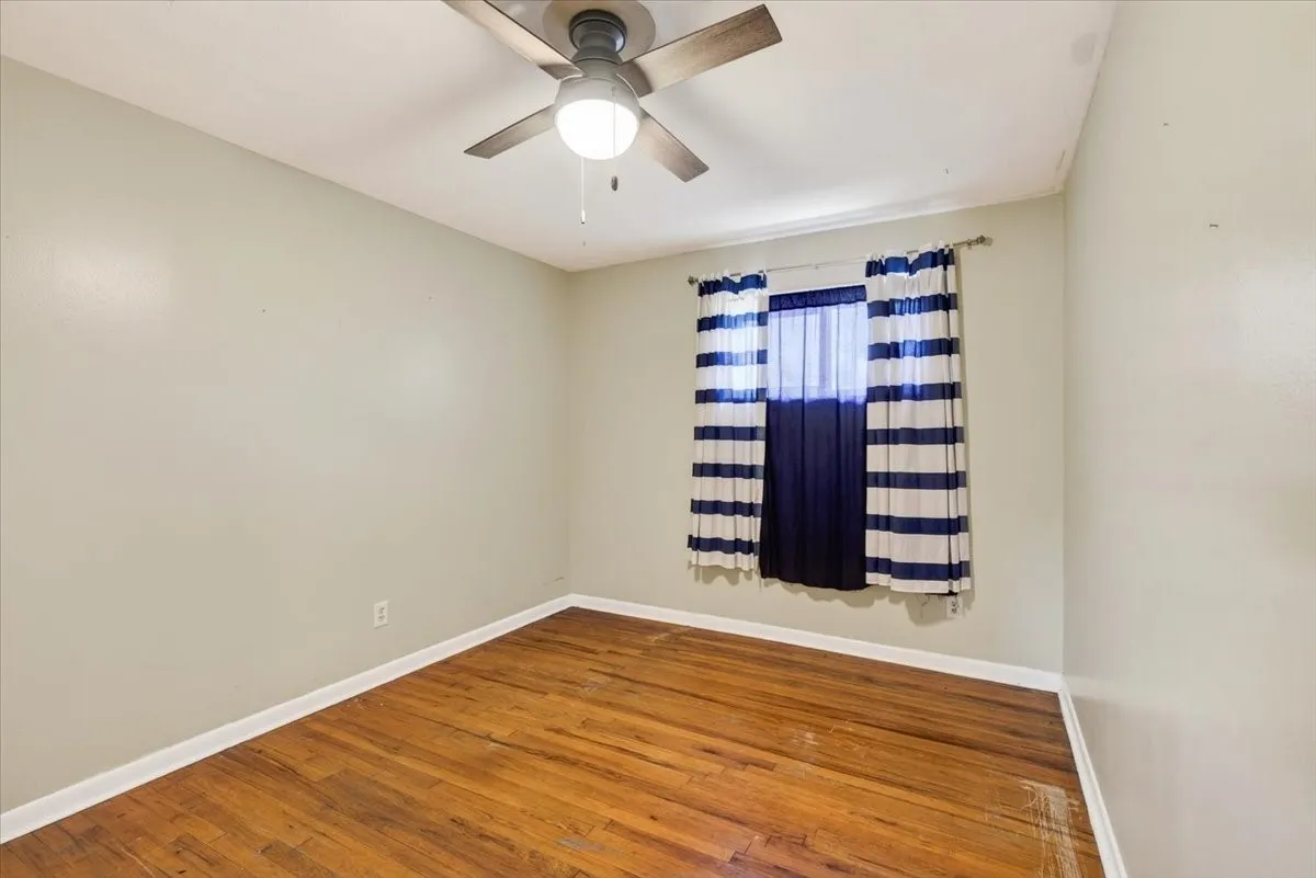Single Family Residence For Sale in Henderson County , 621 FM 3441, Malakoff, Texas 75148, 4 Bedroom, 3 Bathroom, Garage spaces, 1,792 Sqft, built in 1963, mls#21374059, Real Estate Agent in Malakoff, Homes For Sale in Henderson county, Homes For Sale in Malakoff, Realtor in Malakoff Texas, Real Estate Brokerage Independent Realty Texas, Luminita Cordes Realtor