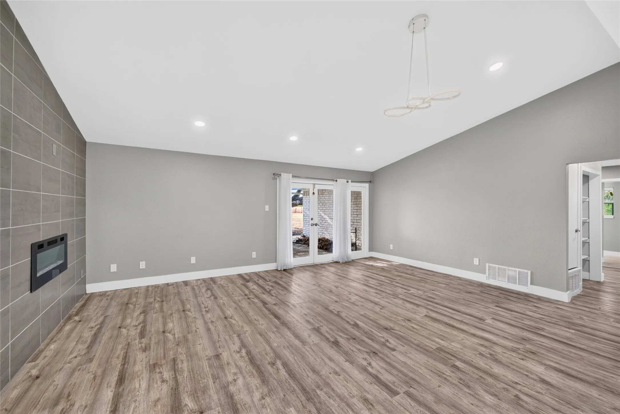 Single Family Residence For Rent in Collin County , 3903 Dublin Road, Parker, Texas 75002, 2 Bedroom, 2 Bathroom, 2 Garage spaces, 1,842 Sqft, built in 1976, mls#21374001, Real Estate Agent in Parker, Homes For Rent in Collin county, Homes For Rent in Parker, Realtor in Parker Texas, Real Estate Brokerage Independent Realty Texas, Luminita Cordes Realtor