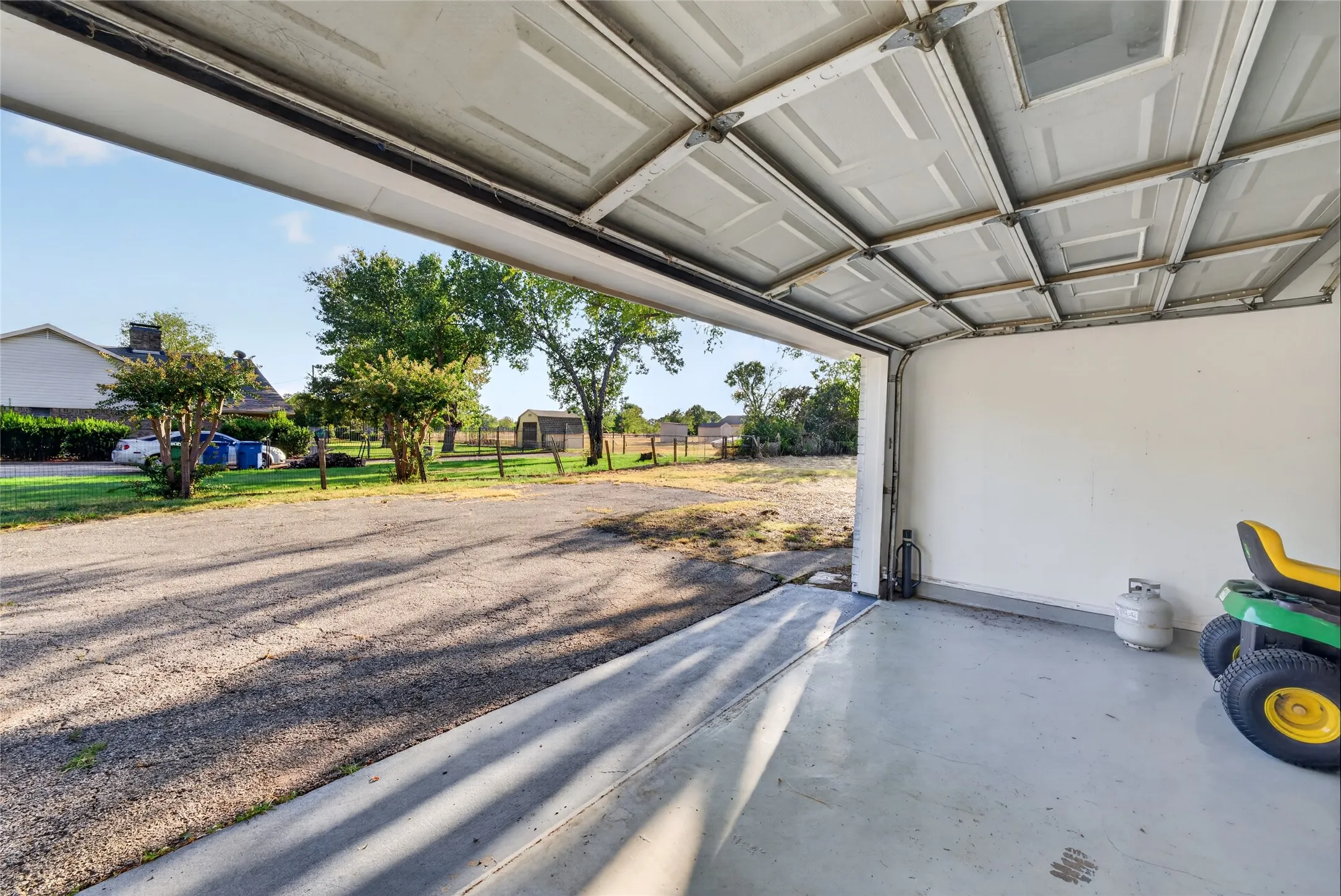 Single Family Residence For Rent in Collin County , 3903 Dublin Road, Parker, Texas 75002, 2 Bedroom, 2 Bathroom, 2 Garage spaces, 1,842 Sqft, built in 1976, mls#21374001, Real Estate Agent in Parker, Homes For Rent in Collin county, Homes For Rent in Parker, Realtor in Parker Texas, Real Estate Brokerage Independent Realty Texas, Luminita Cordes Realtor