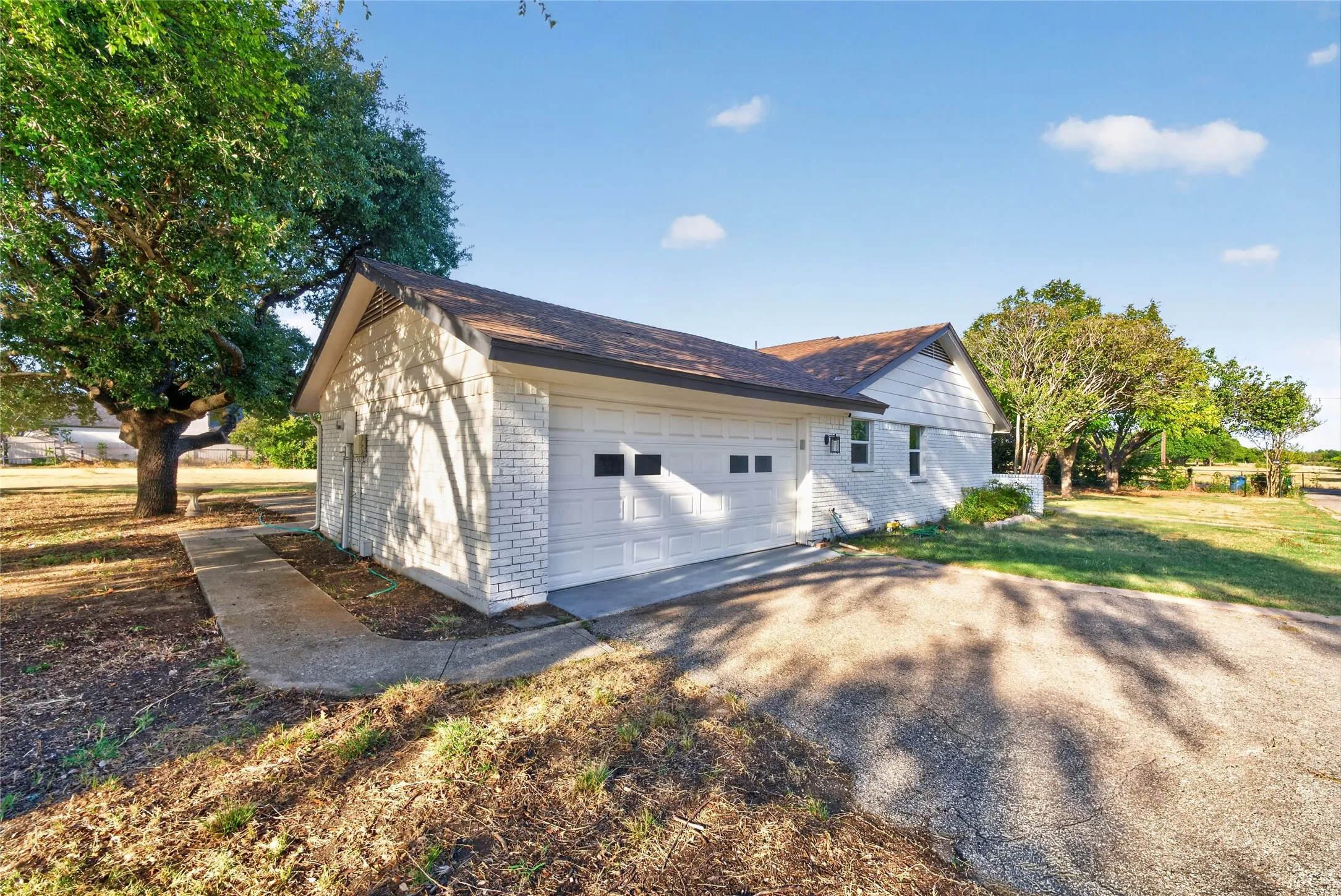 Single Family Residence For Rent in Collin County , 3903 Dublin Road, Parker, Texas 75002, 2 Bedroom, 2 Bathroom, 2 Garage spaces, 1,842 Sqft, built in 1976, mls#21374001, Real Estate Agent in Parker, Homes For Rent in Collin county, Homes For Rent in Parker, Realtor in Parker Texas, Real Estate Brokerage Independent Realty Texas, Luminita Cordes Realtor