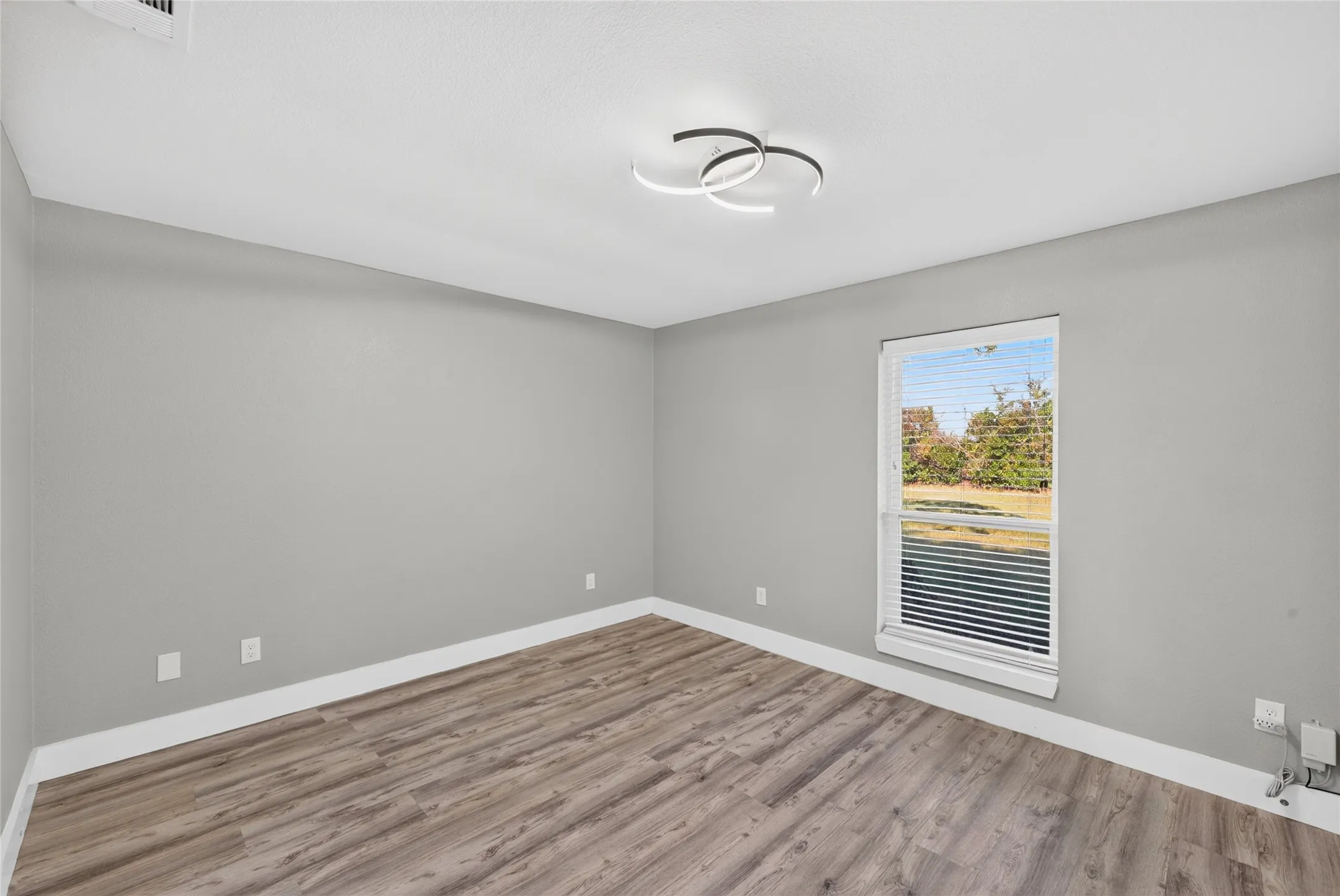 Single Family Residence For Rent in Collin County , 3903 Dublin Road, Parker, Texas 75002, 2 Bedroom, 2 Bathroom, 2 Garage spaces, 1,842 Sqft, built in 1976, mls#21374001, Real Estate Agent in Parker, Homes For Rent in Collin county, Homes For Rent in Parker, Realtor in Parker Texas, Real Estate Brokerage Independent Realty Texas, Luminita Cordes Realtor