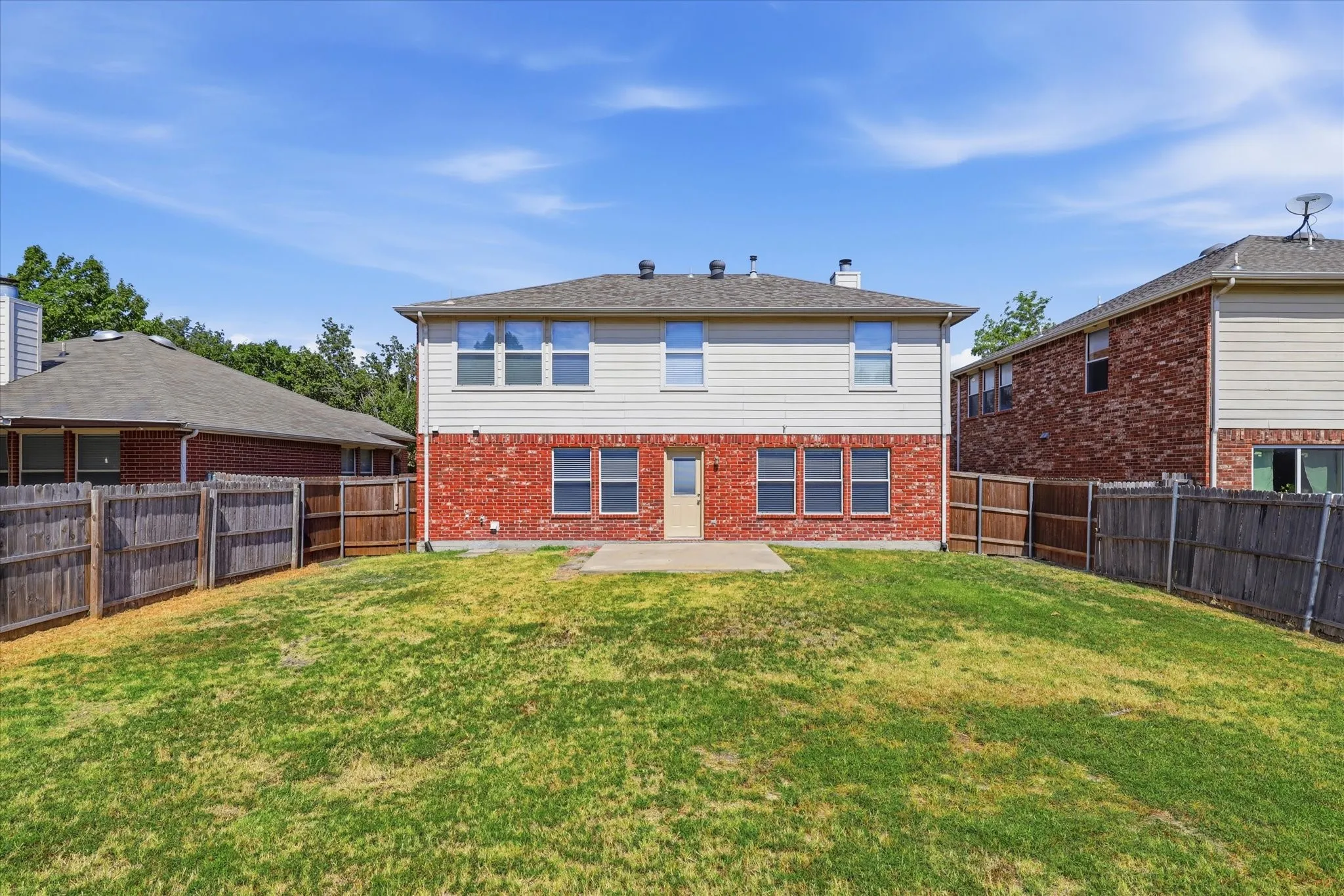 Single Family Residence For Sale in Kaufman County , 527 Tumbleweed Drive, Forney, Texas 75126, 4 Bedroom, 3 Bathroom, 2 Garage spaces, 2,102 Sqft, built in 2002, mls#21374068, Real Estate Agent in Forney, Homes For Sale in Kaufman county, Homes For Sale in Forney, Realtor in Forney Texas, Real Estate Brokerage Independent Realty Texas, Luminita Cordes Realtor