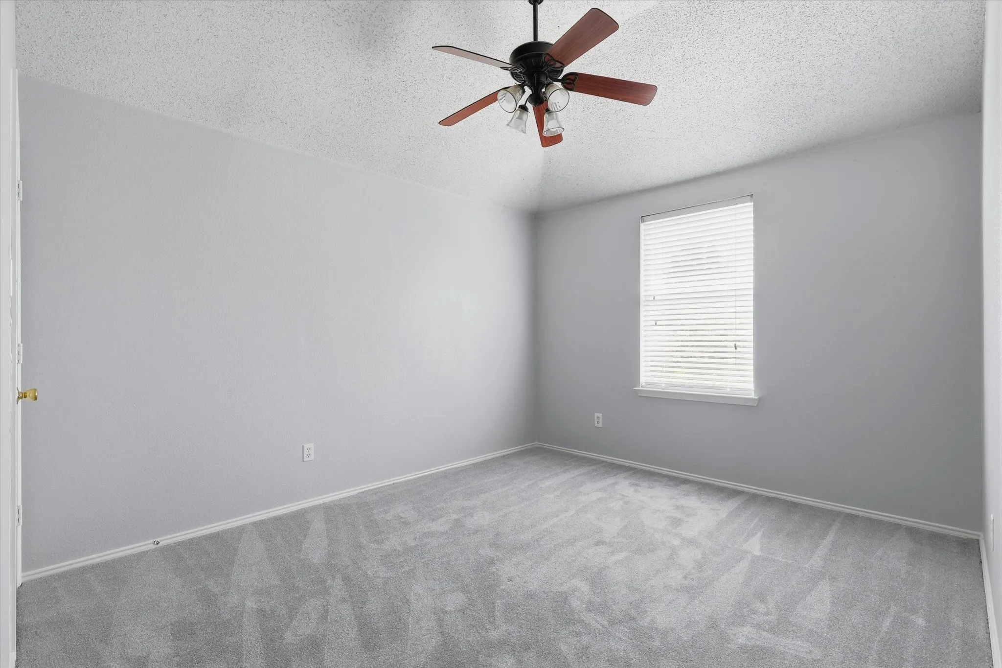 Single Family Residence For Sale in Kaufman County , 527 Tumbleweed Drive, Forney, Texas 75126, 4 Bedroom, 3 Bathroom, 2 Garage spaces, 2,102 Sqft, built in 2002, mls#21374068, Real Estate Agent in Forney, Homes For Sale in Kaufman county, Homes For Sale in Forney, Realtor in Forney Texas, Real Estate Brokerage Independent Realty Texas, Luminita Cordes Realtor