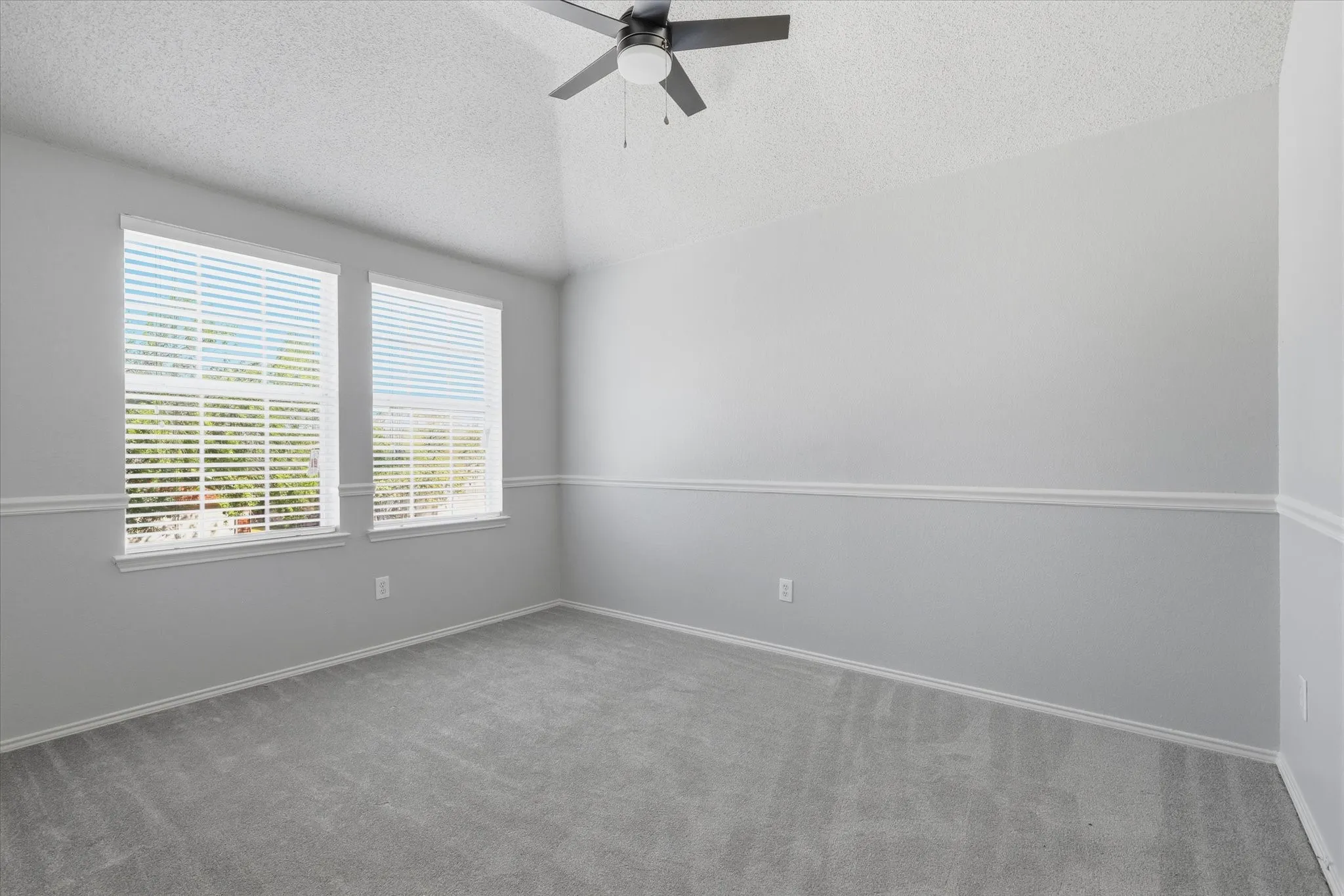 Single Family Residence For Sale in Kaufman County , 527 Tumbleweed Drive, Forney, Texas 75126, 4 Bedroom, 3 Bathroom, 2 Garage spaces, 2,102 Sqft, built in 2002, mls#21374068, Real Estate Agent in Forney, Homes For Sale in Kaufman county, Homes For Sale in Forney, Realtor in Forney Texas, Real Estate Brokerage Independent Realty Texas, Luminita Cordes Realtor