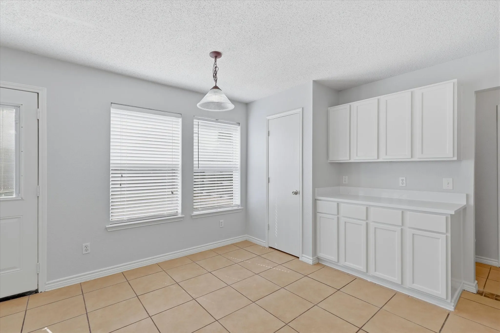 Single Family Residence For Sale in Kaufman County , 527 Tumbleweed Drive, Forney, Texas 75126, 4 Bedroom, 3 Bathroom, 2 Garage spaces, 2,102 Sqft, built in 2002, mls#21374068, Real Estate Agent in Forney, Homes For Sale in Kaufman county, Homes For Sale in Forney, Realtor in Forney Texas, Real Estate Brokerage Independent Realty Texas, Luminita Cordes Realtor