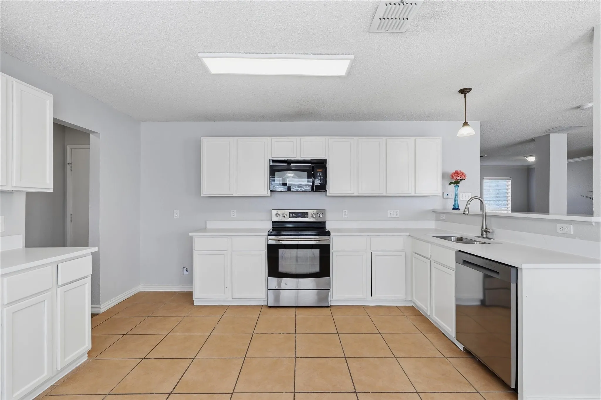 Single Family Residence For Sale in Kaufman County , 527 Tumbleweed Drive, Forney, Texas 75126, 4 Bedroom, 3 Bathroom, 2 Garage spaces, 2,102 Sqft, built in 2002, mls#21374068, Real Estate Agent in Forney, Homes For Sale in Kaufman county, Homes For Sale in Forney, Realtor in Forney Texas, Real Estate Brokerage Independent Realty Texas, Luminita Cordes Realtor