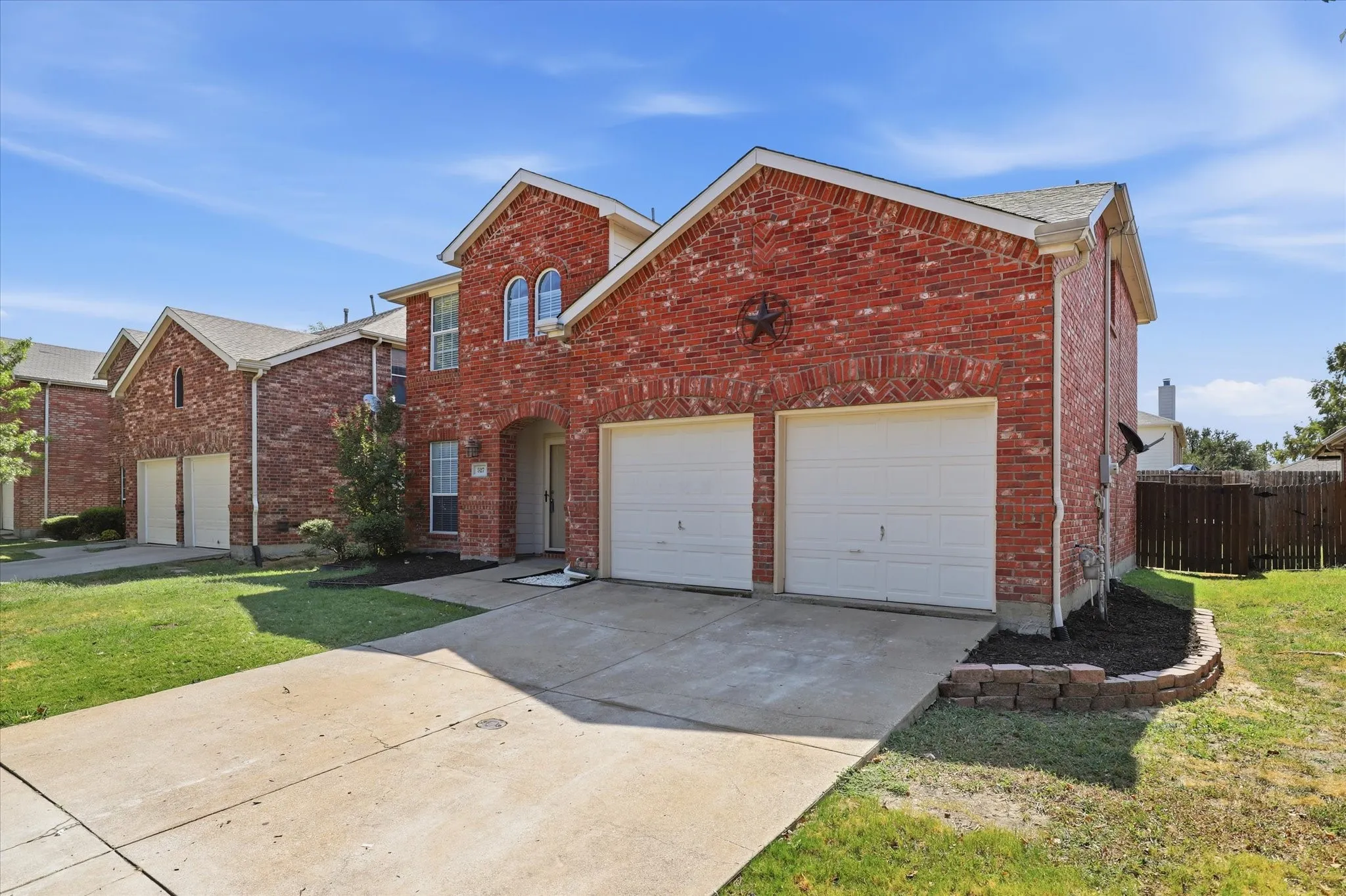 Single Family Residence For Sale in Kaufman County , 527 Tumbleweed Drive, Forney, Texas 75126, 4 Bedroom, 3 Bathroom, 2 Garage spaces, 2,102 Sqft, built in 2002, mls#21374068, Real Estate Agent in Forney, Homes For Sale in Kaufman county, Homes For Sale in Forney, Realtor in Forney Texas, Real Estate Brokerage Independent Realty Texas, Luminita Cordes Realtor