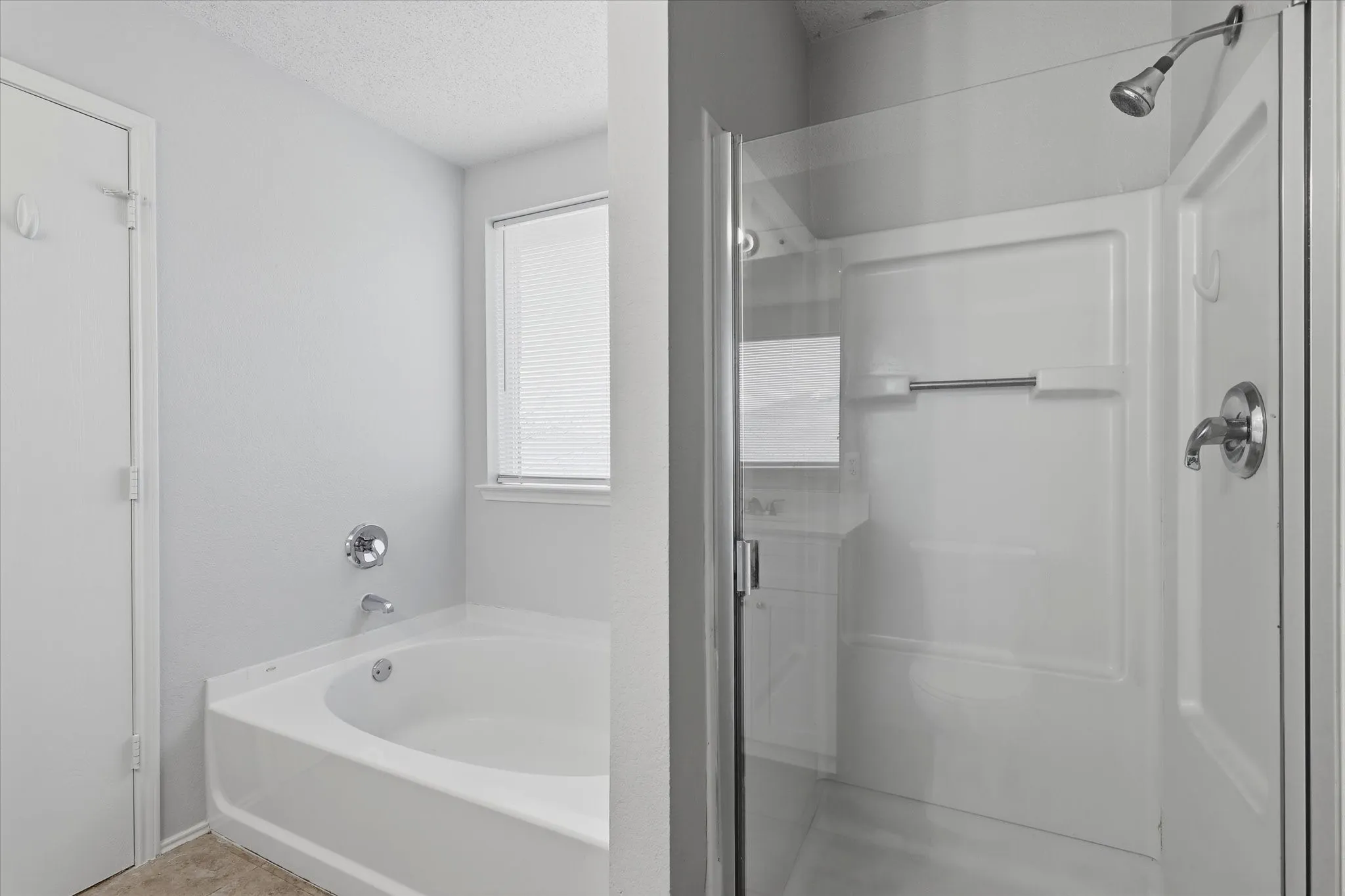 Single Family Residence For Sale in Kaufman County , 527 Tumbleweed Drive, Forney, Texas 75126, 4 Bedroom, 3 Bathroom, 2 Garage spaces, 2,102 Sqft, built in 2002, mls#21374068, Real Estate Agent in Forney, Homes For Sale in Kaufman county, Homes For Sale in Forney, Realtor in Forney Texas, Real Estate Brokerage Independent Realty Texas, Luminita Cordes Realtor