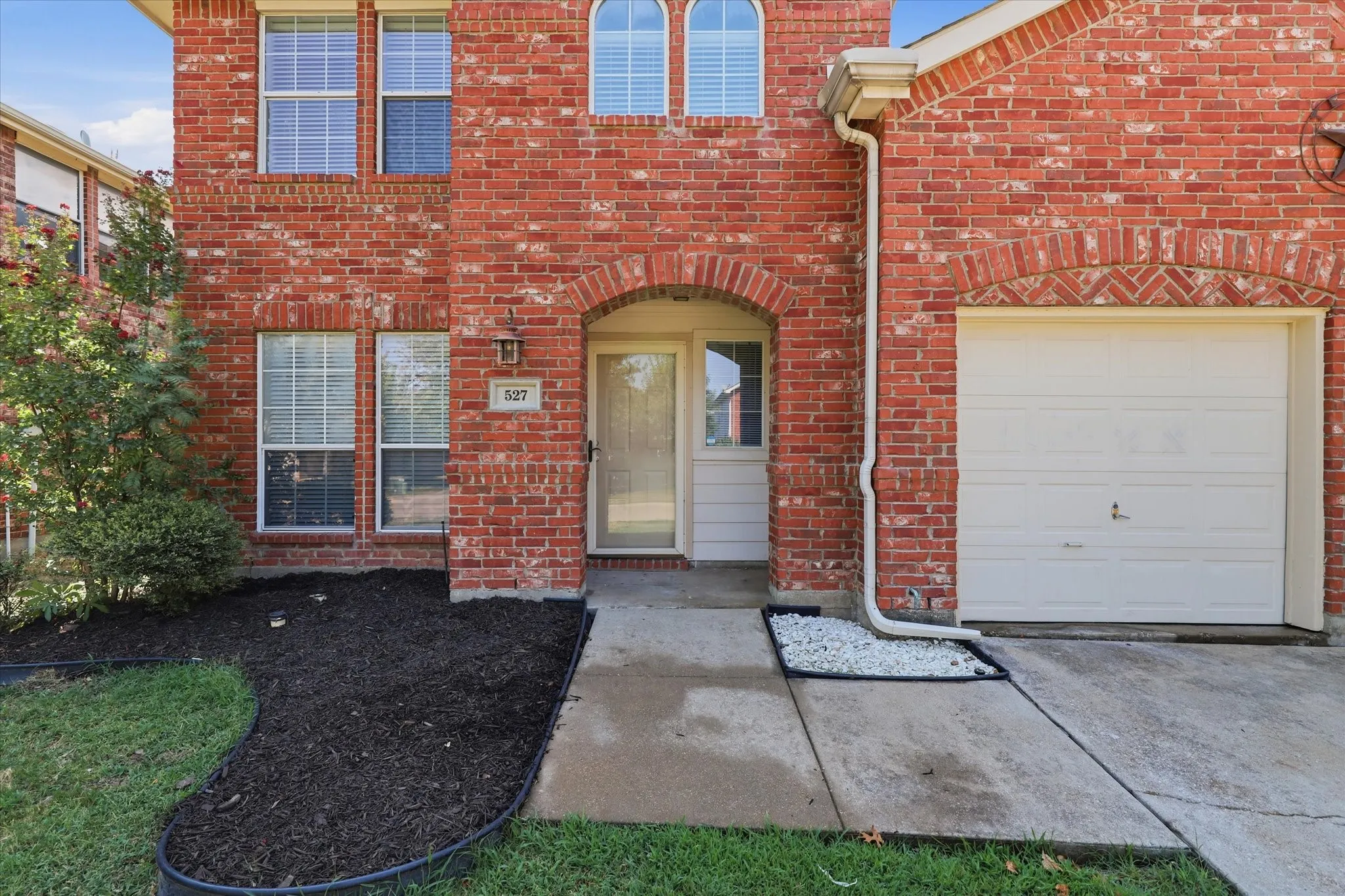 Single Family Residence For Sale in Kaufman County , 527 Tumbleweed Drive, Forney, Texas 75126, 4 Bedroom, 3 Bathroom, 2 Garage spaces, 2,102 Sqft, built in 2002, mls#21374068, Real Estate Agent in Forney, Homes For Sale in Kaufman county, Homes For Sale in Forney, Realtor in Forney Texas, Real Estate Brokerage Independent Realty Texas, Luminita Cordes Realtor