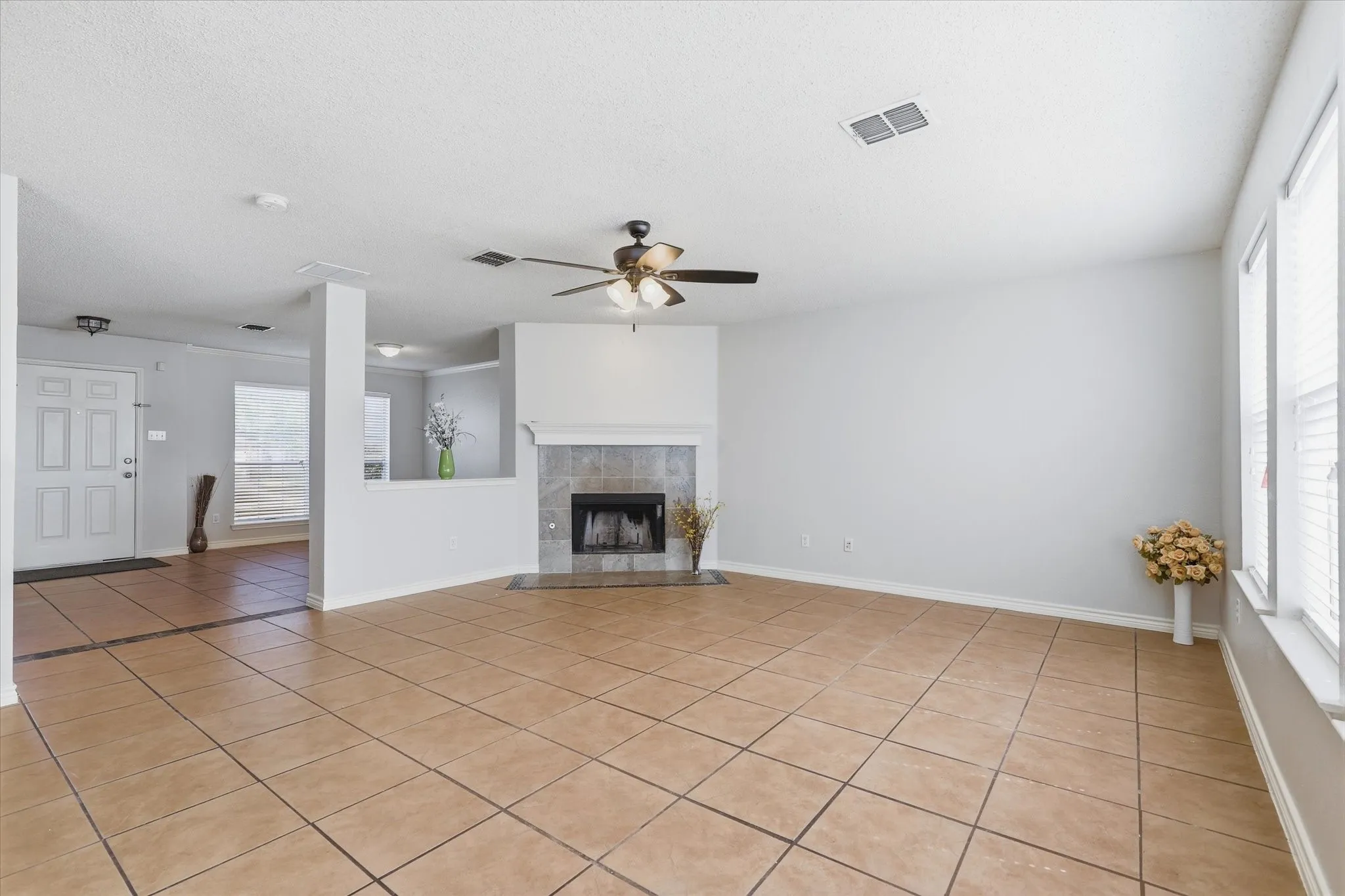 Single Family Residence For Sale in Kaufman County , 527 Tumbleweed Drive, Forney, Texas 75126, 4 Bedroom, 3 Bathroom, 2 Garage spaces, 2,102 Sqft, built in 2002, mls#21374068, Real Estate Agent in Forney, Homes For Sale in Kaufman county, Homes For Sale in Forney, Realtor in Forney Texas, Real Estate Brokerage Independent Realty Texas, Luminita Cordes Realtor