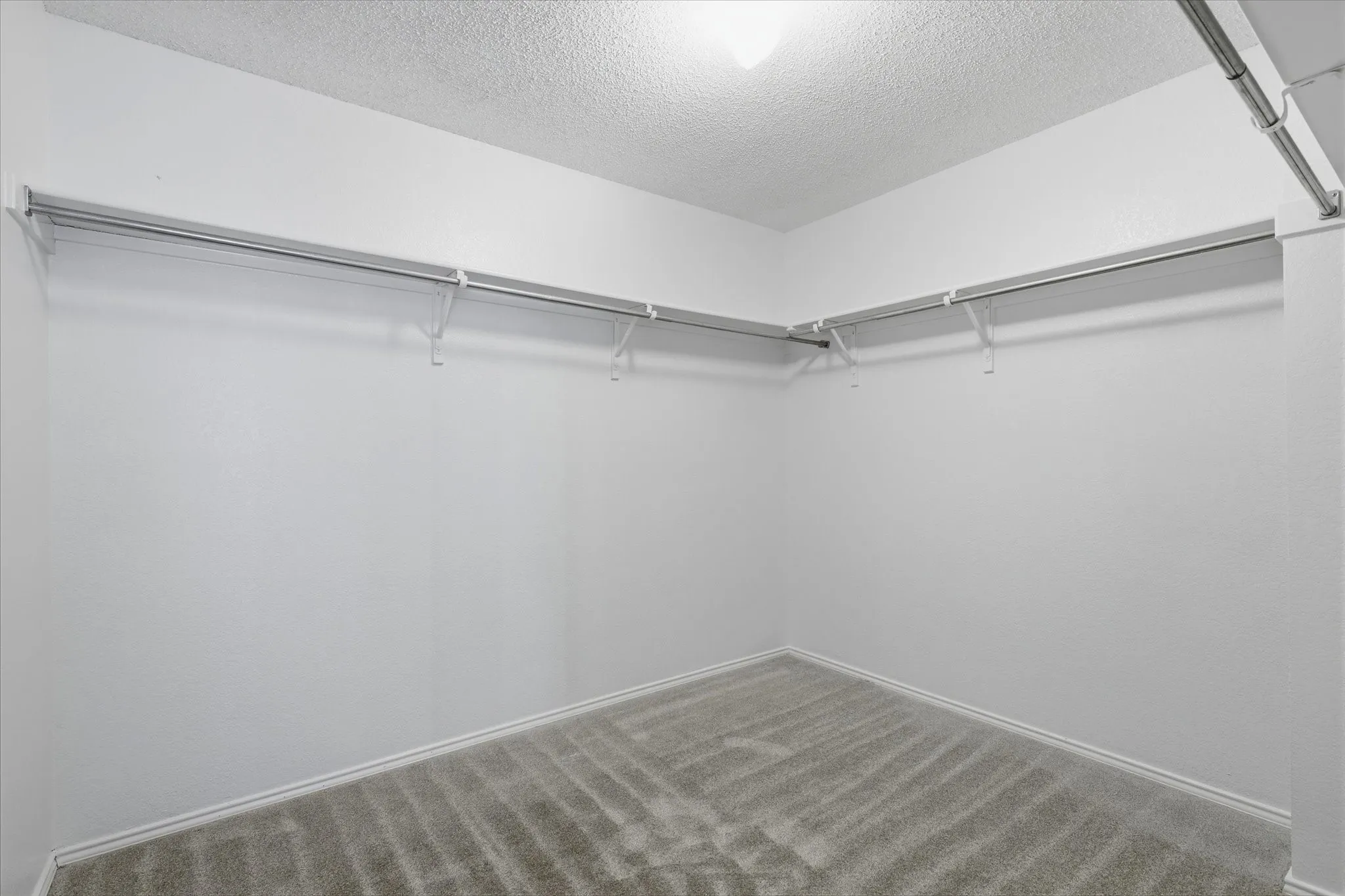 Single Family Residence For Sale in Kaufman County , 527 Tumbleweed Drive, Forney, Texas 75126, 4 Bedroom, 3 Bathroom, 2 Garage spaces, 2,102 Sqft, built in 2002, mls#21374068, Real Estate Agent in Forney, Homes For Sale in Kaufman county, Homes For Sale in Forney, Realtor in Forney Texas, Real Estate Brokerage Independent Realty Texas, Luminita Cordes Realtor