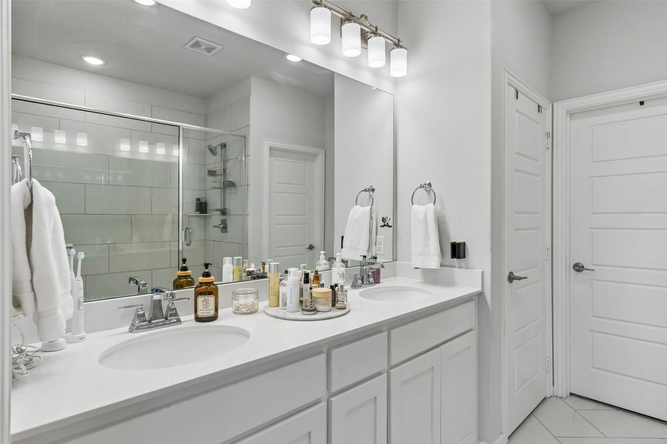 Long vanity with quartz tops and dual​​‌​​​​‌​​‌‌​‌‌​​​‌‌​‌​‌​‌​​​‌​​ sinks