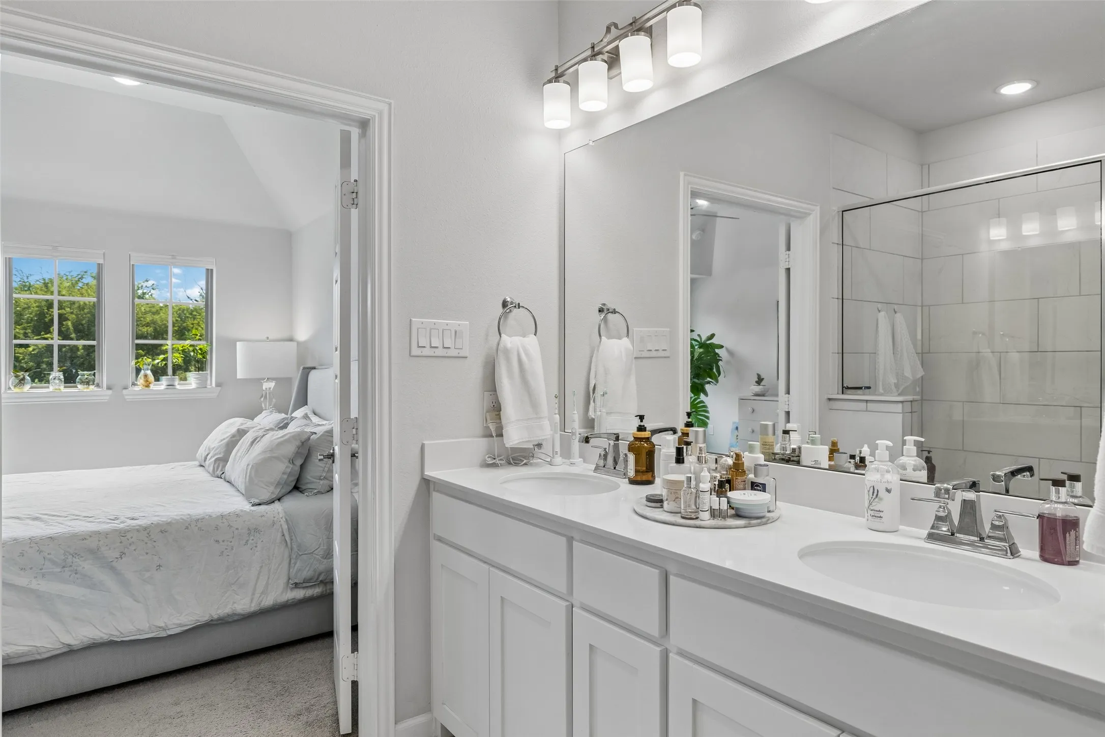 Great space and storage at the vanity