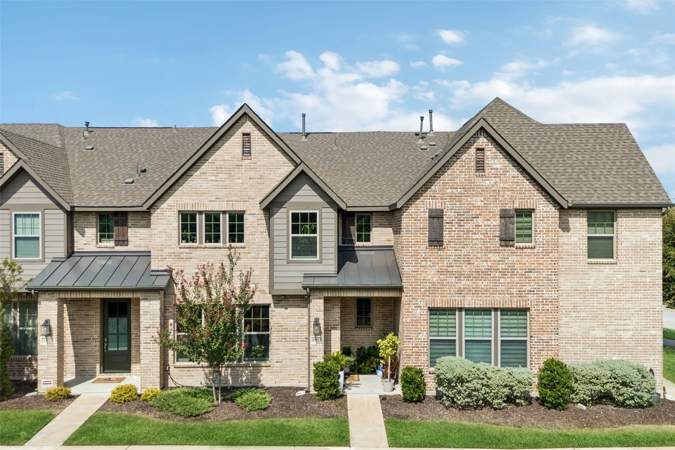 Attractive mixed material architecture