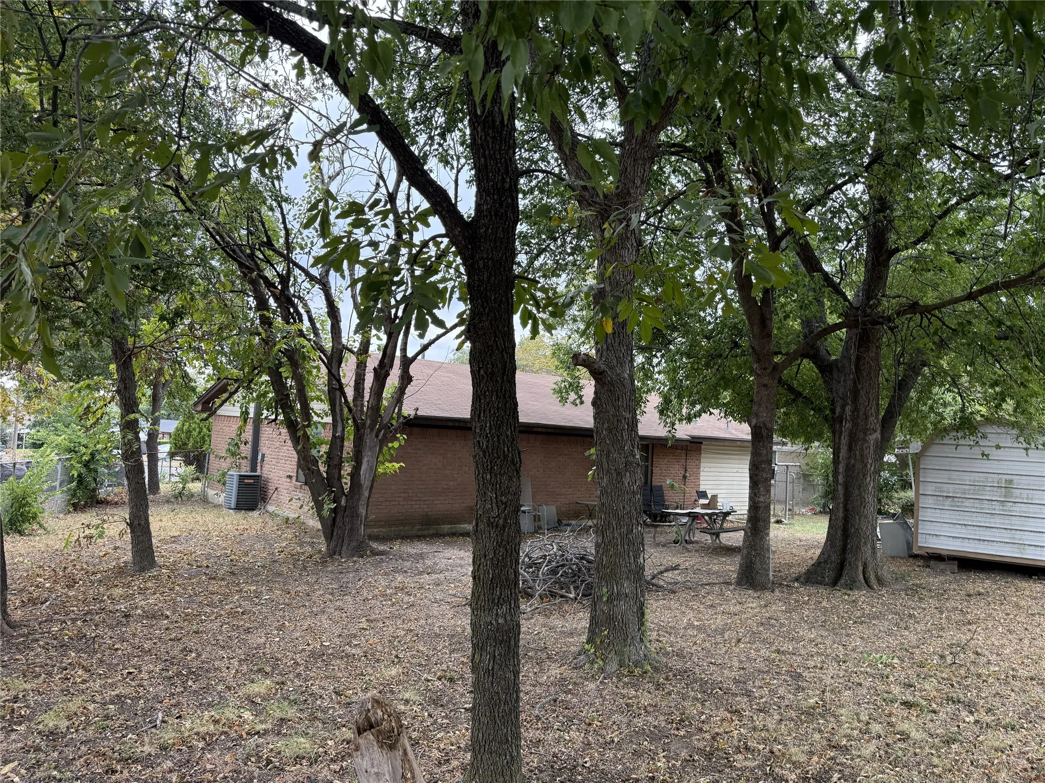 Single Family Residence For Sale in Dallas County , 6526 Tioga Place, Dallas, Texas 75241, 3 Bedroom, 2 Bathroom, Garage spaces, 936 Sqft, built in 1970, mls#21373637, Real Estate Agent in Dallas, Homes For Sale in Dallas county, Homes For Sale in Dallas, Realtor in Dallas Texas, Real Estate Brokerage Independent Realty Texas, Luminita Cordes Realtor