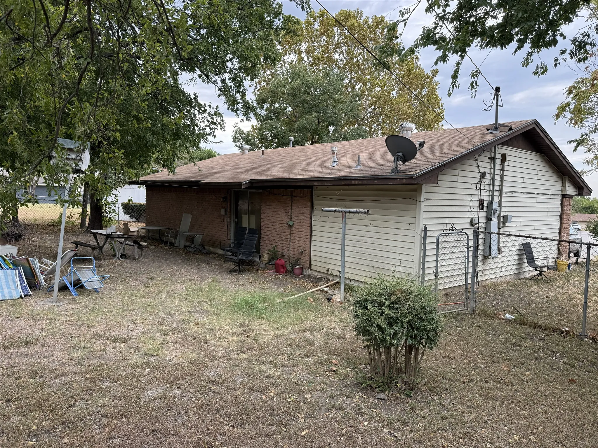 Single Family Residence For Sale in Dallas County , 6526 Tioga Place, Dallas, Texas 75241, 3 Bedroom, 2 Bathroom, Garage spaces, 936 Sqft, built in 1970, mls#21373637, Real Estate Agent in Dallas, Homes For Sale in Dallas county, Homes For Sale in Dallas, Realtor in Dallas Texas, Real Estate Brokerage Independent Realty Texas, Luminita Cordes Realtor