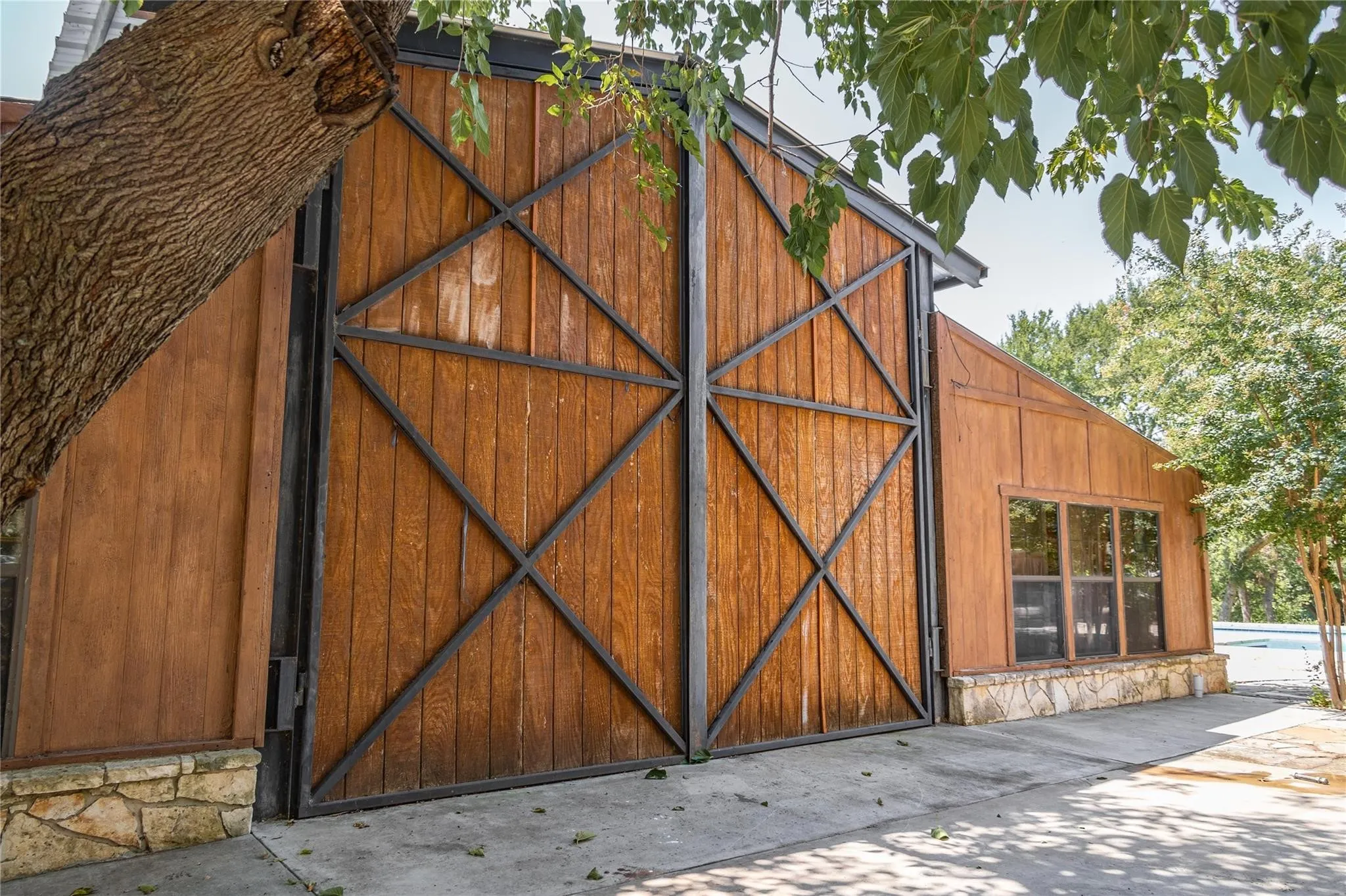 Farm For Sale in San Saba County , 4075 W US Highway 190 C, San Saba, Texas 76877, 4 Bedroom, 3 Bathroom, Garage spaces, 3,047 Sqft, built in 1999, mls#21374037, Real Estate Agent in San Saba, Homes For Sale in San Saba county, Homes For Sale in San Saba, Realtor in San Saba Texas, Real Estate Brokerage Independent Realty Texas, Luminita Cordes Realtor