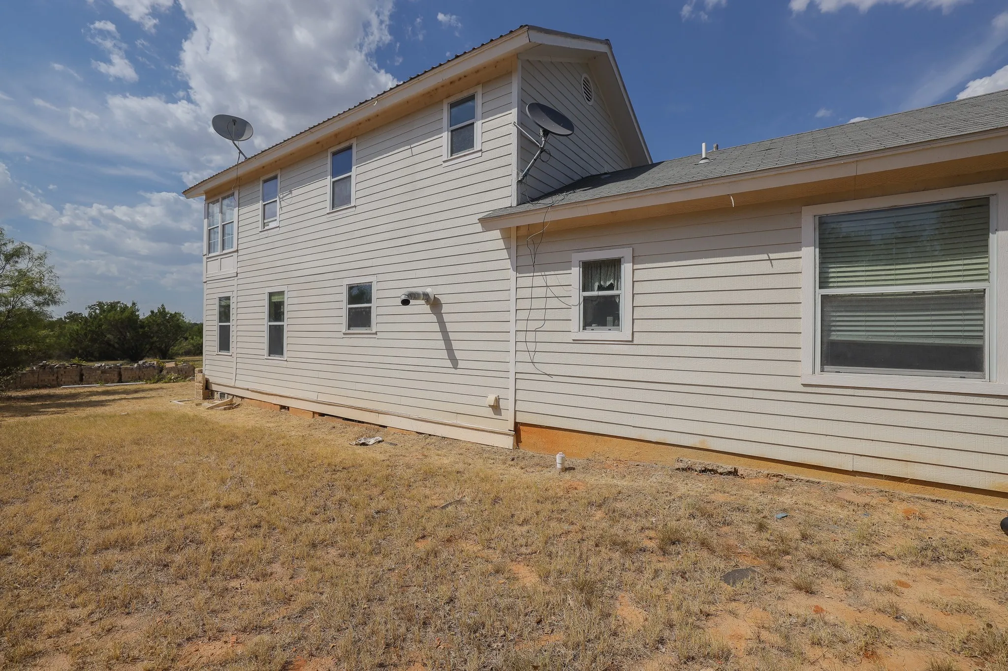 Single Family Residence For Sale in Taylor County , 109 County Road 176, Ovalo, Texas 79541, 2 Bedroom, 3 Bathroom, Garage spaces, 1,200 Sqft, built in 1982, mls#21374032, Real Estate Agent in Ovalo, Homes For Sale in Taylor county, Homes For Sale in Ovalo, Realtor in Ovalo Texas, Real Estate Brokerage Independent Realty Texas, Luminita Cordes Realtor