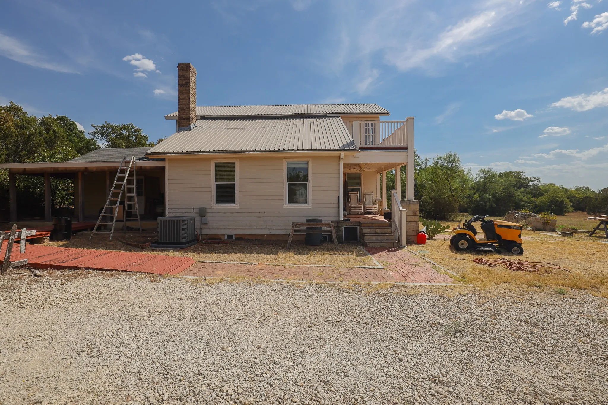 Single Family Residence For Sale in Taylor County , 109 County Road 176, Ovalo, Texas 79541, 2 Bedroom, 3 Bathroom, Garage spaces, 1,200 Sqft, built in 1982, mls#21374032, Real Estate Agent in Ovalo, Homes For Sale in Taylor county, Homes For Sale in Ovalo, Realtor in Ovalo Texas, Real Estate Brokerage Independent Realty Texas, Luminita Cordes Realtor