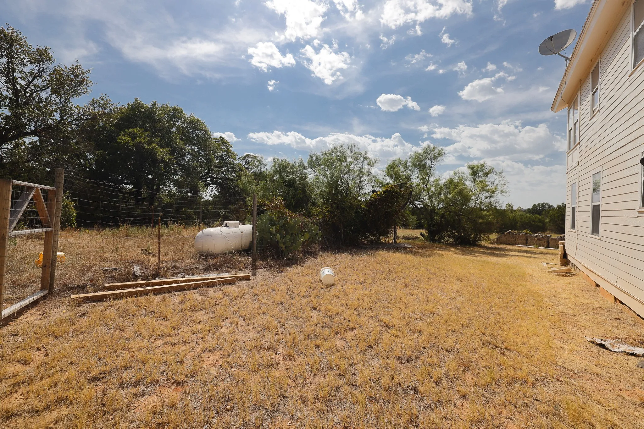 Single Family Residence For Sale in Taylor County , 109 County Road 176, Ovalo, Texas 79541, 2 Bedroom, 3 Bathroom, Garage spaces, 1,200 Sqft, built in 1982, mls#21374032, Real Estate Agent in Ovalo, Homes For Sale in Taylor county, Homes For Sale in Ovalo, Realtor in Ovalo Texas, Real Estate Brokerage Independent Realty Texas, Luminita Cordes Realtor