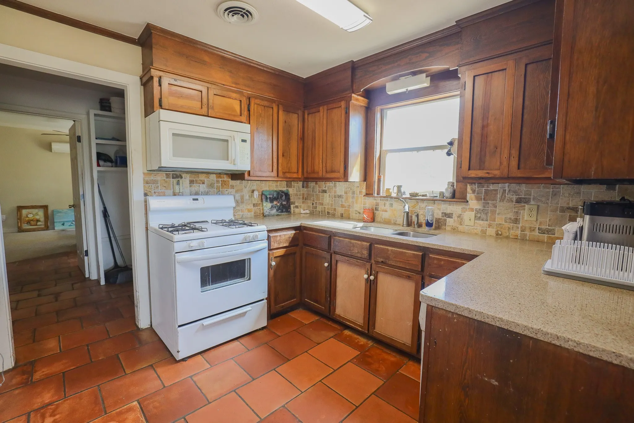 Single Family Residence For Sale in Taylor County , 109 County Road 176, Ovalo, Texas 79541, 2 Bedroom, 3 Bathroom, Garage spaces, 1,200 Sqft, built in 1982, mls#21374032, Real Estate Agent in Ovalo, Homes For Sale in Taylor county, Homes For Sale in Ovalo, Realtor in Ovalo Texas, Real Estate Brokerage Independent Realty Texas, Luminita Cordes Realtor