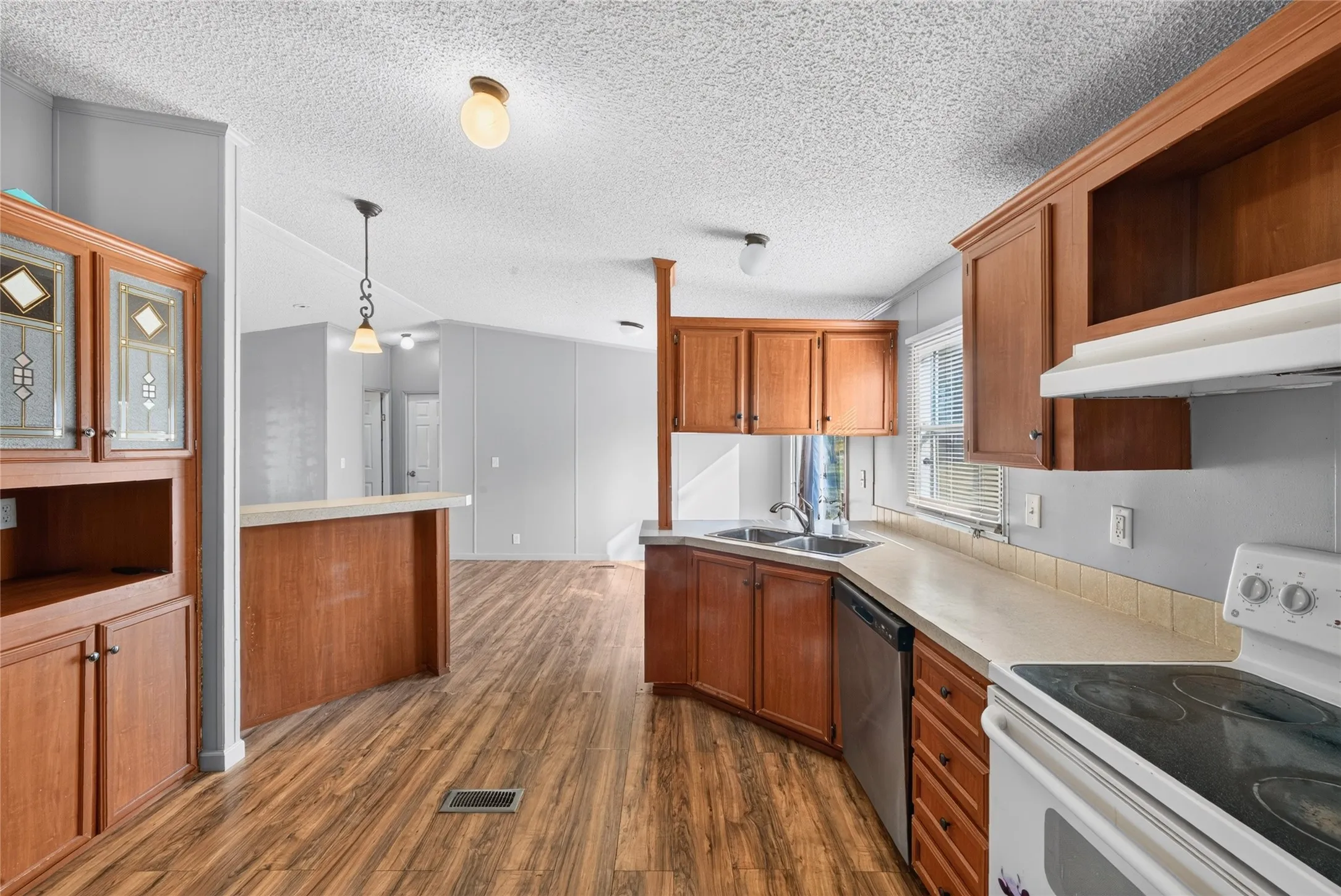 Mobile Home For Rent in Johnson County , 1341 Flying L Lane 11, Mansfield, Texas 76063, 3 Bedroom, 2 Bathroom, Garage spaces, 1,484 Sqft, built in 2004, mls#21373932, Real Estate Agent in Mansfield, Homes For Rent in Johnson county, Homes For Rent in Mansfield, Realtor in Mansfield Texas, Real Estate Brokerage Independent Realty Texas, Luminita Cordes Realtor