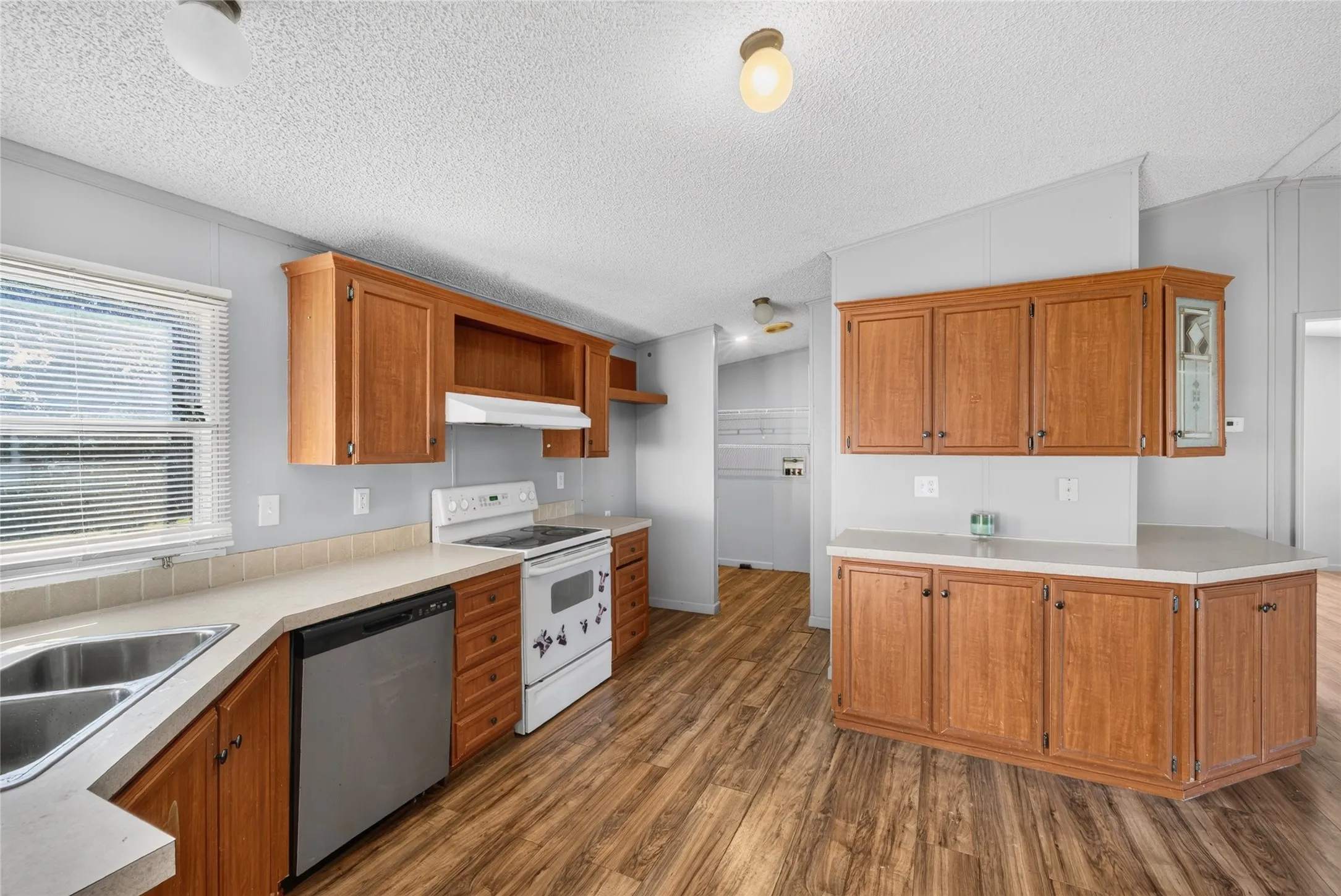 Mobile Home For Rent in Johnson County , 1341 Flying L Lane 11, Mansfield, Texas 76063, 3 Bedroom, 2 Bathroom, Garage spaces, 1,484 Sqft, built in 2004, mls#21373932, Real Estate Agent in Mansfield, Homes For Rent in Johnson county, Homes For Rent in Mansfield, Realtor in Mansfield Texas, Real Estate Brokerage Independent Realty Texas, Luminita Cordes Realtor