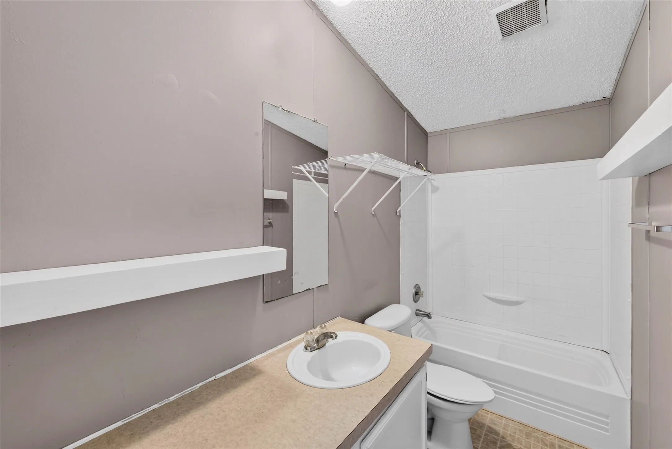 Mobile Home For Rent in Johnson County , 1341 Flying L Lane 11, Mansfield, Texas 76063, 3 Bedroom, 2 Bathroom, Garage spaces, 1,484 Sqft, built in 2004, mls#21373932, Real Estate Agent in Mansfield, Homes For Rent in Johnson county, Homes For Rent in Mansfield, Realtor in Mansfield Texas, Real Estate Brokerage Independent Realty Texas, Luminita Cordes Realtor