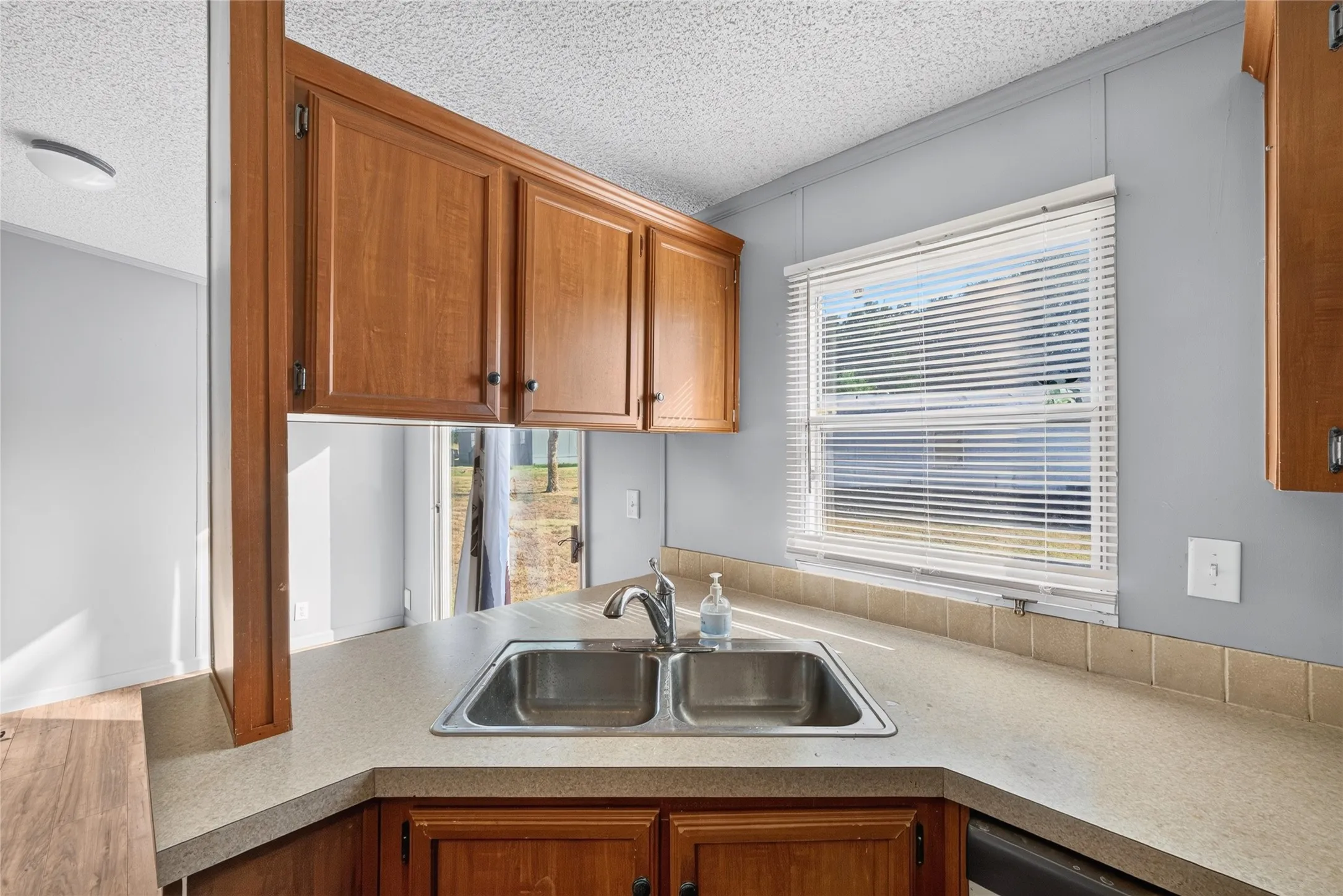 Mobile Home For Rent in Johnson County , 1341 Flying L Lane 11, Mansfield, Texas 76063, 3 Bedroom, 2 Bathroom, Garage spaces, 1,484 Sqft, built in 2004, mls#21373932, Real Estate Agent in Mansfield, Homes For Rent in Johnson county, Homes For Rent in Mansfield, Realtor in Mansfield Texas, Real Estate Brokerage Independent Realty Texas, Luminita Cordes Realtor