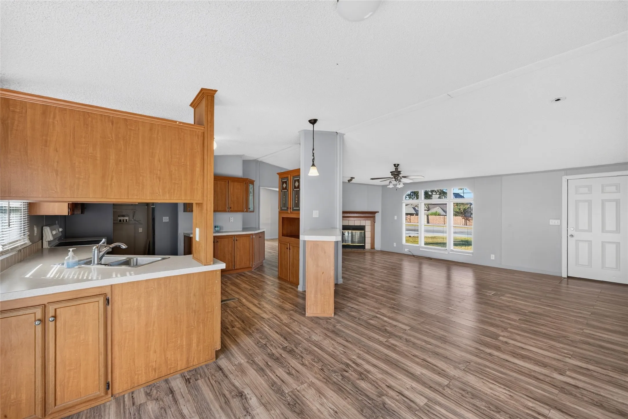 Mobile Home For Rent in Johnson County , 1341 Flying L Lane 11, Mansfield, Texas 76063, 3 Bedroom, 2 Bathroom, Garage spaces, 1,484 Sqft, built in 2004, mls#21373932, Real Estate Agent in Mansfield, Homes For Rent in Johnson county, Homes For Rent in Mansfield, Realtor in Mansfield Texas, Real Estate Brokerage Independent Realty Texas, Luminita Cordes Realtor